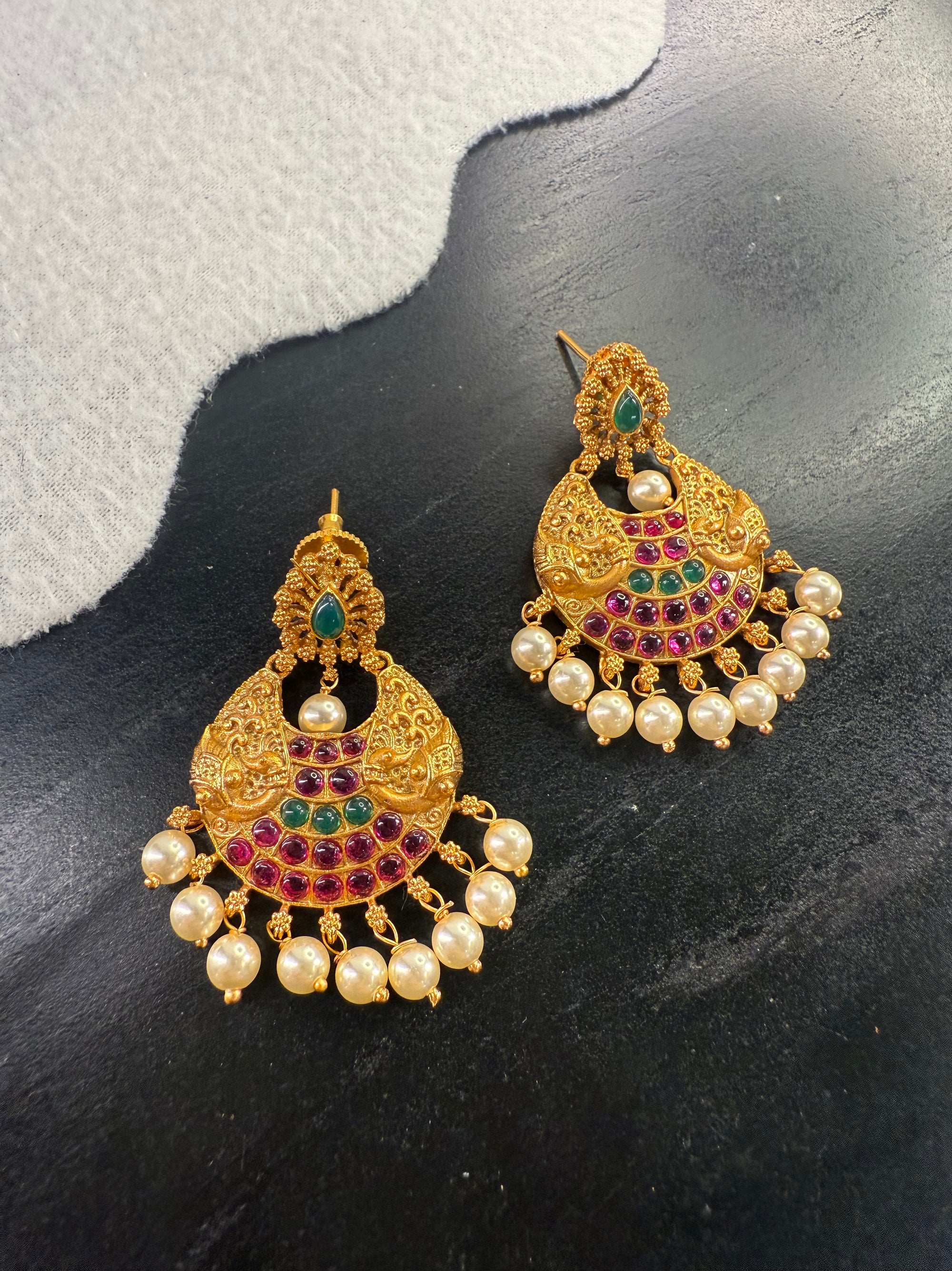Classy Design Pearl Earrings