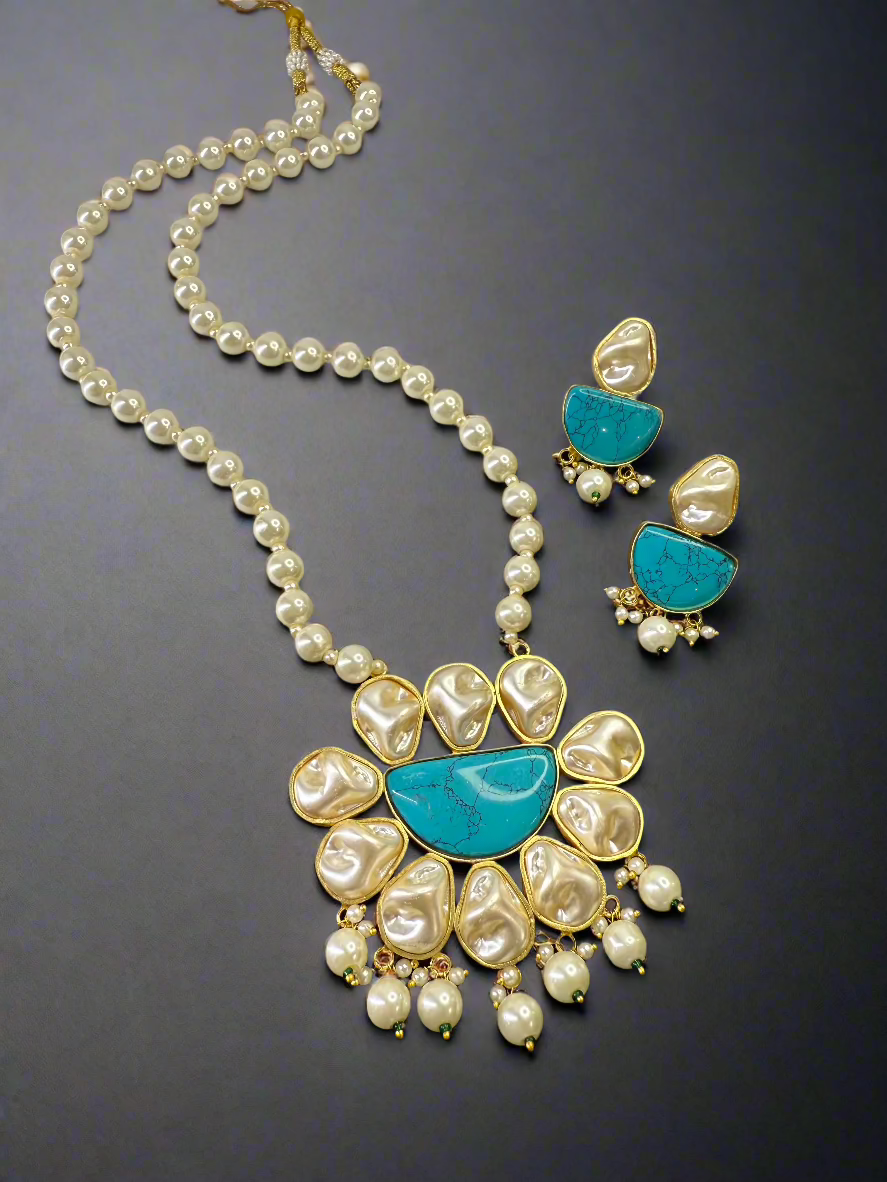 Pearls Layer Necklace