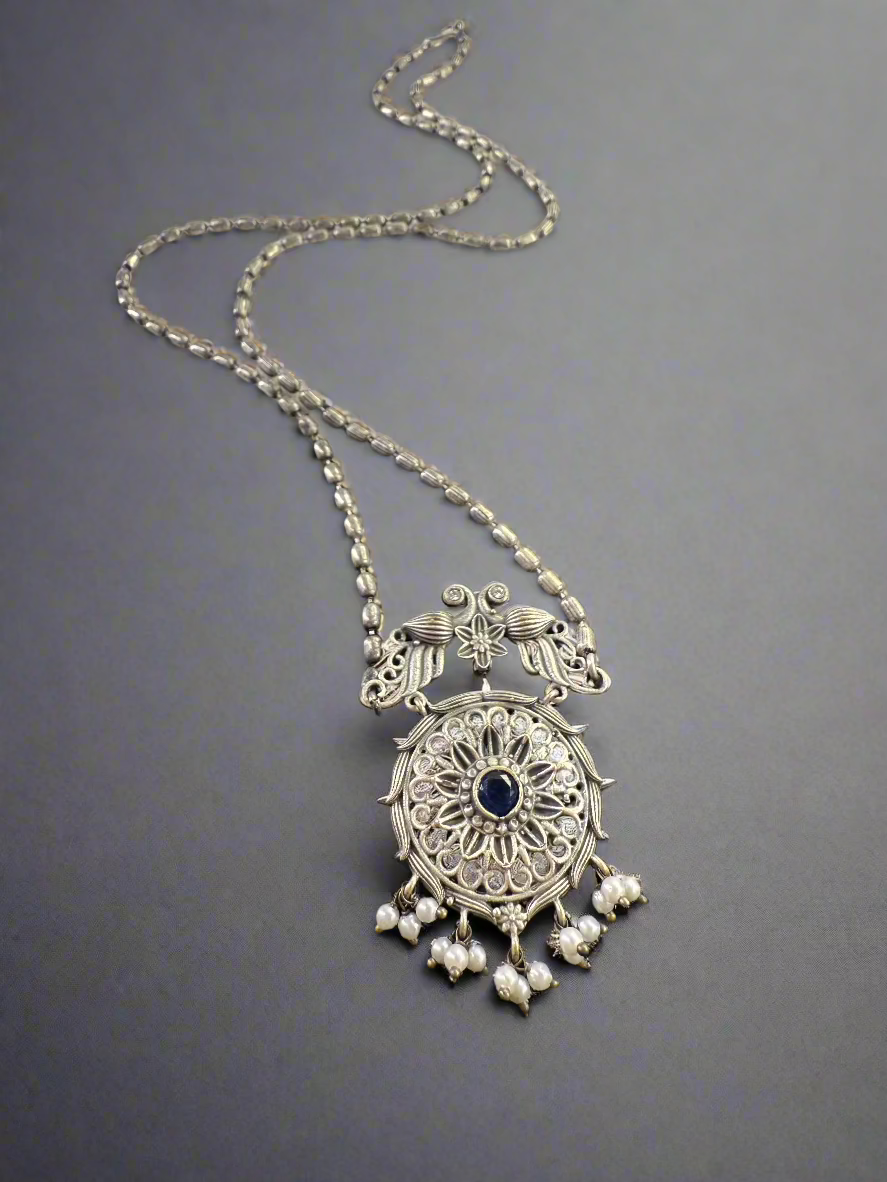 Long Chain Pendant - Black
