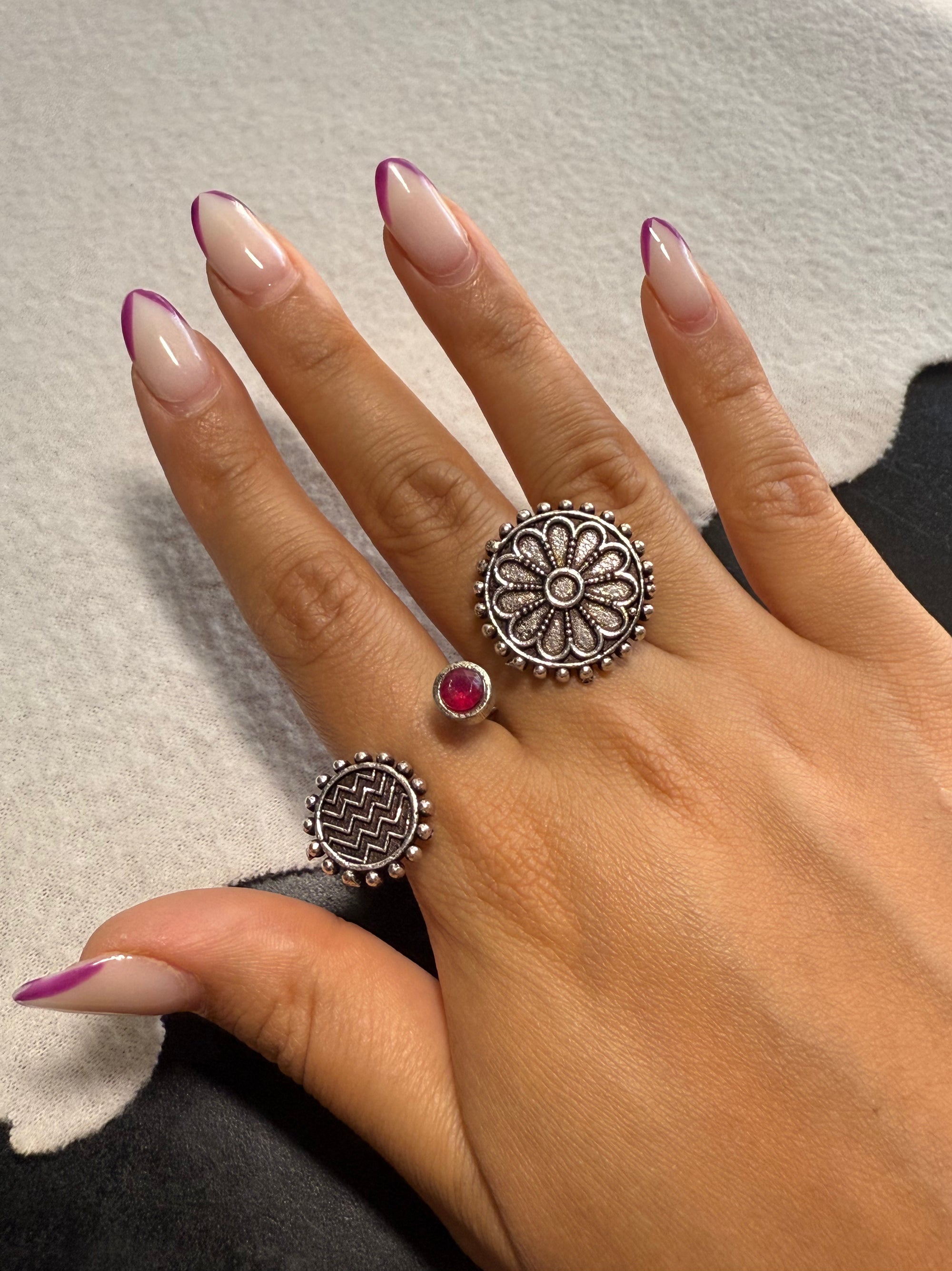 Floral 2 Finger Ring - Red