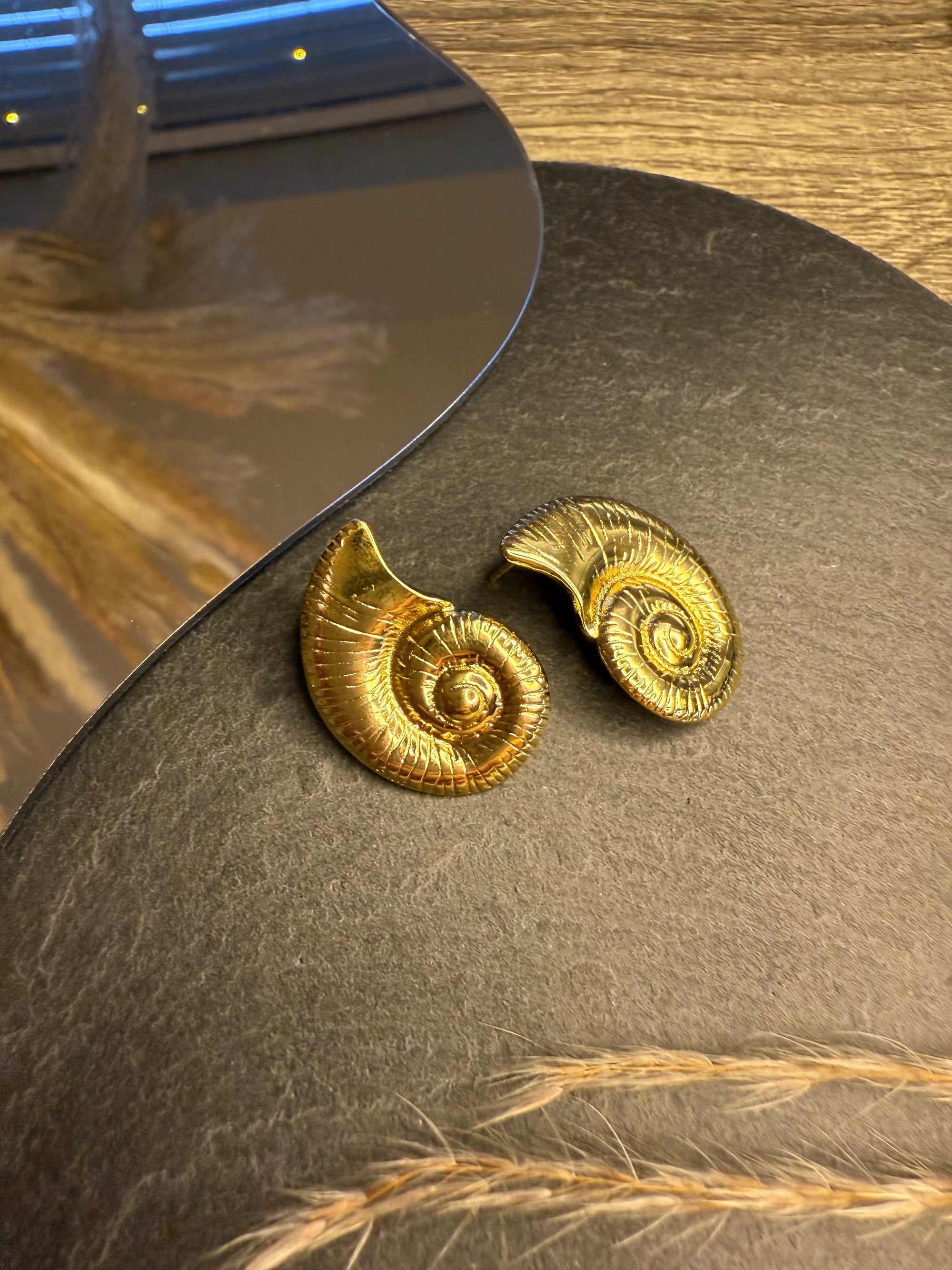 Snail Studs