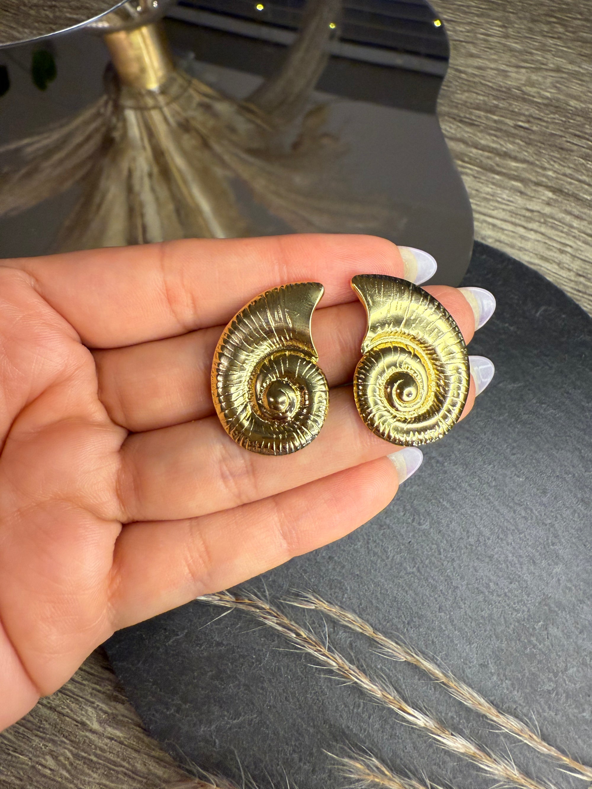 Snail Studs