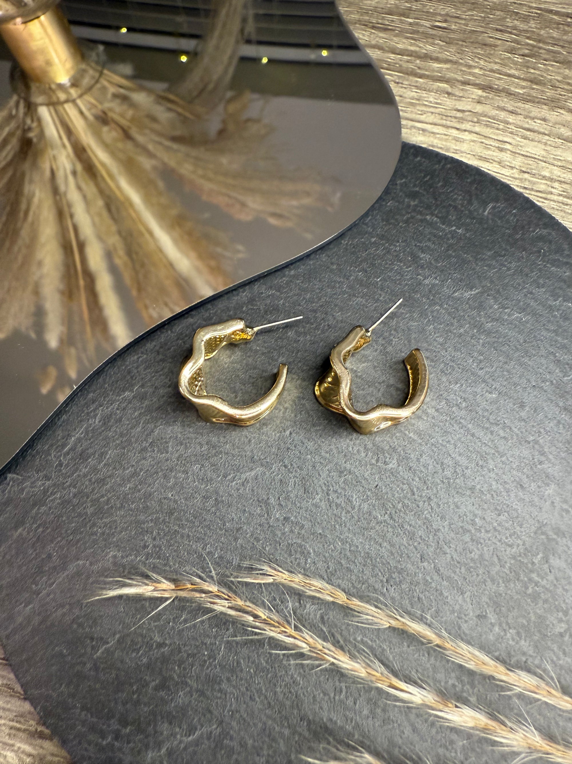 Wavy Hoops