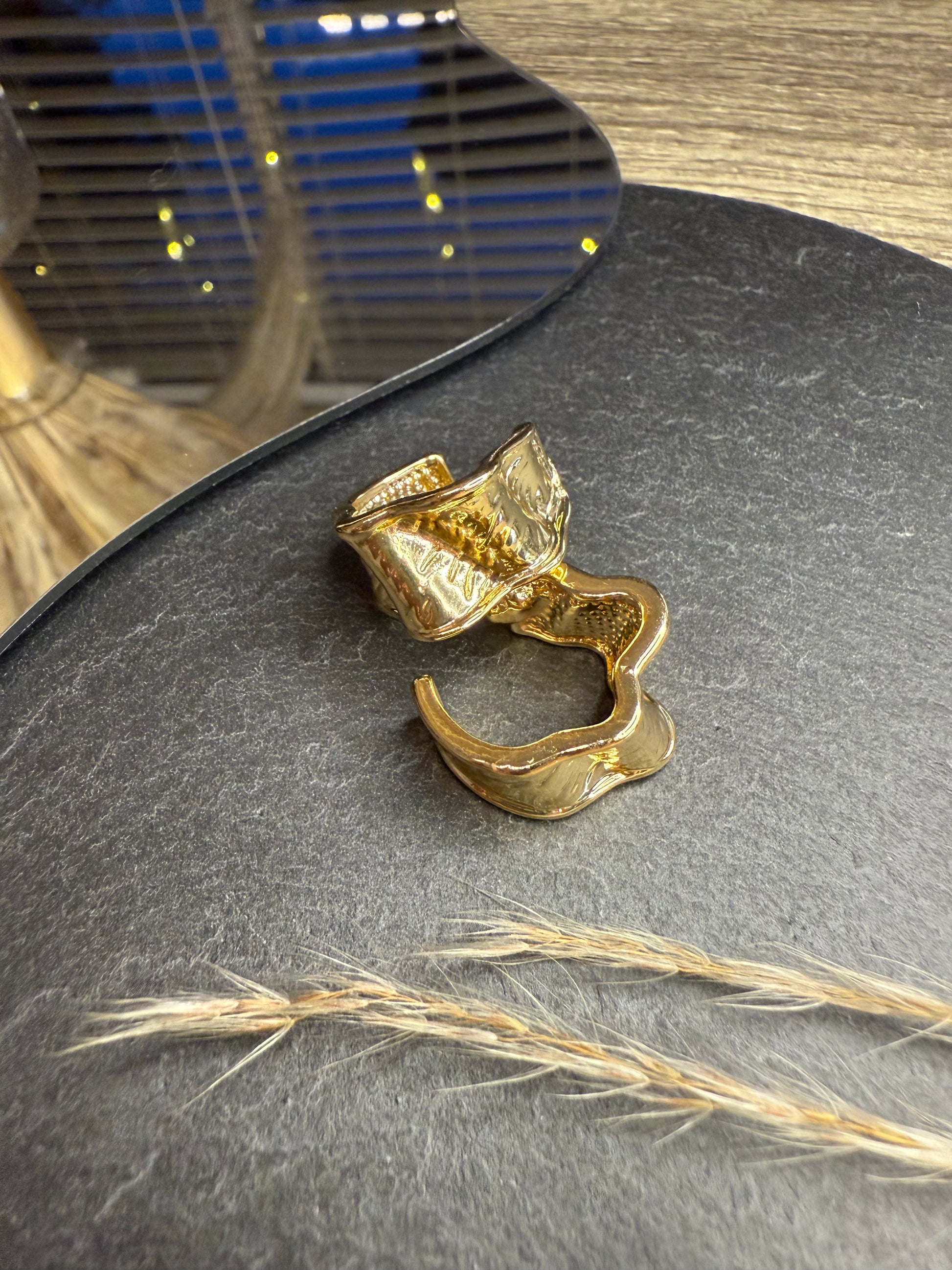 Wavy Hoops