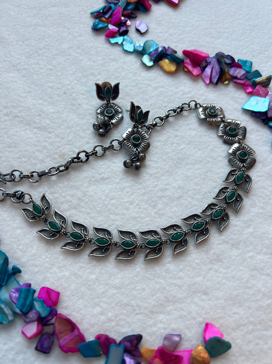 Sleek Floral Choker - Kolor Rhythms