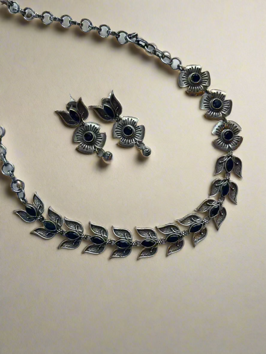 Sleek Floral Choker - Kolor Rhythms