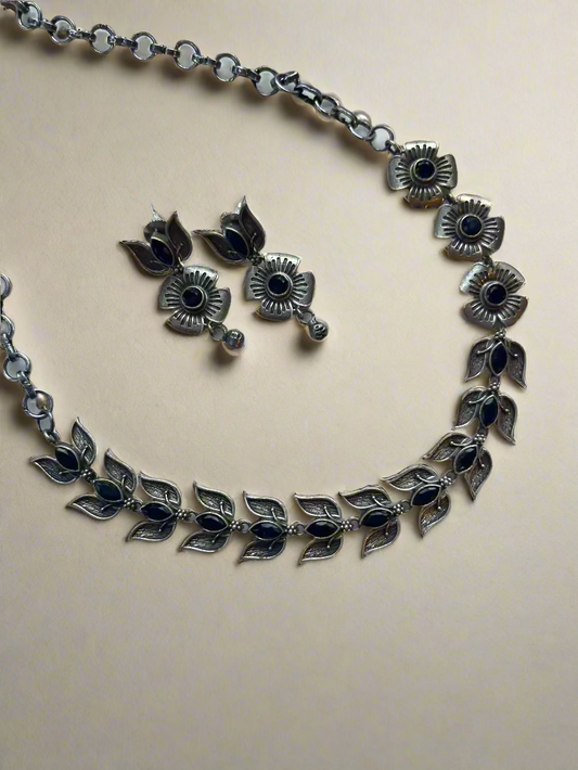 Sleek Floral Choker - Kolor Rhythms