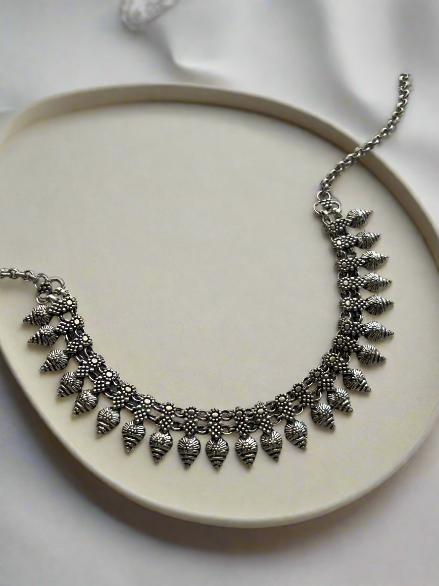 Leaf Kolhapuri Choker