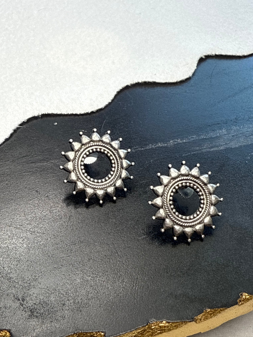 Sleek Oxidized Choker