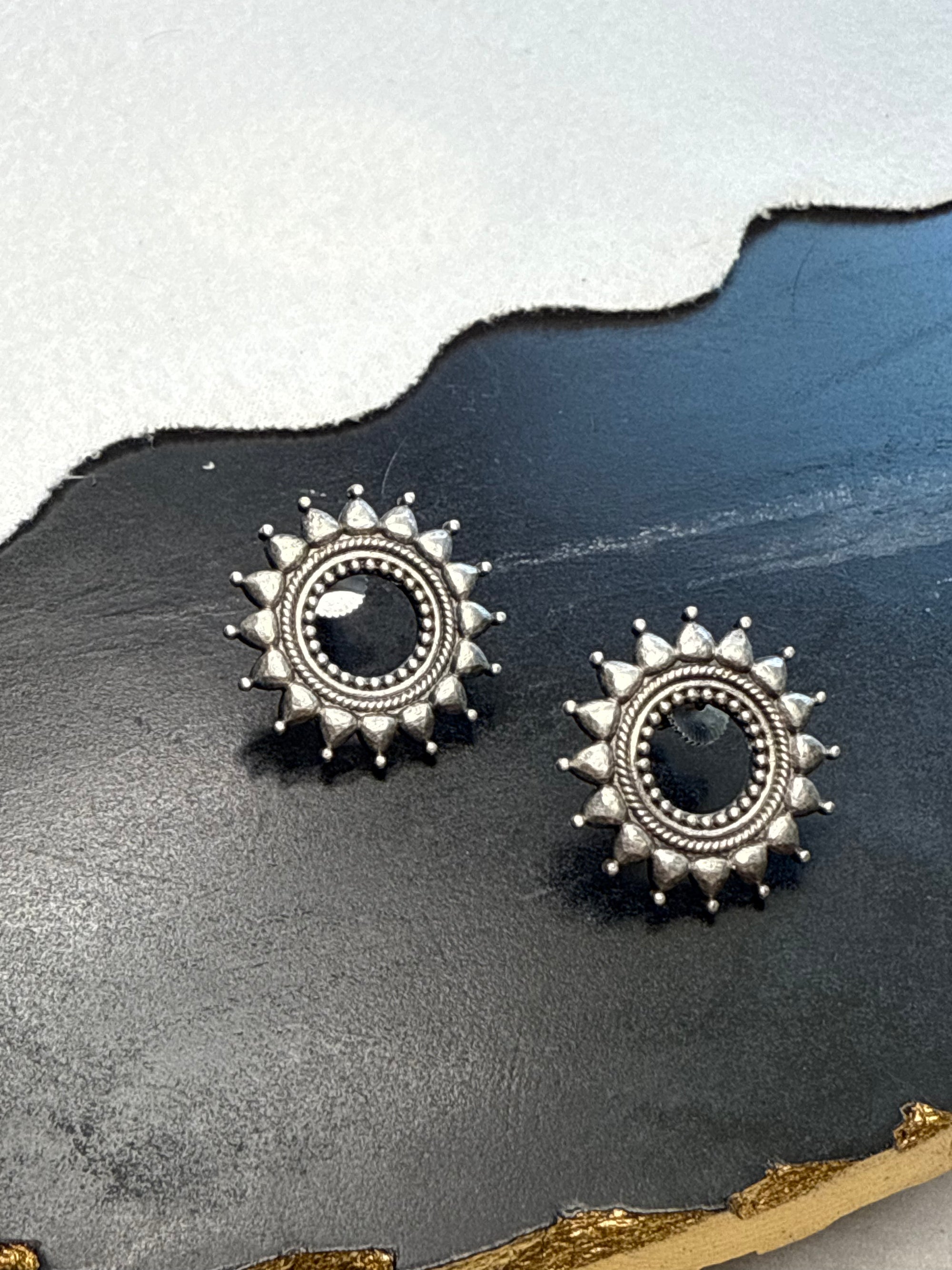 Sleek Oxidized Choker