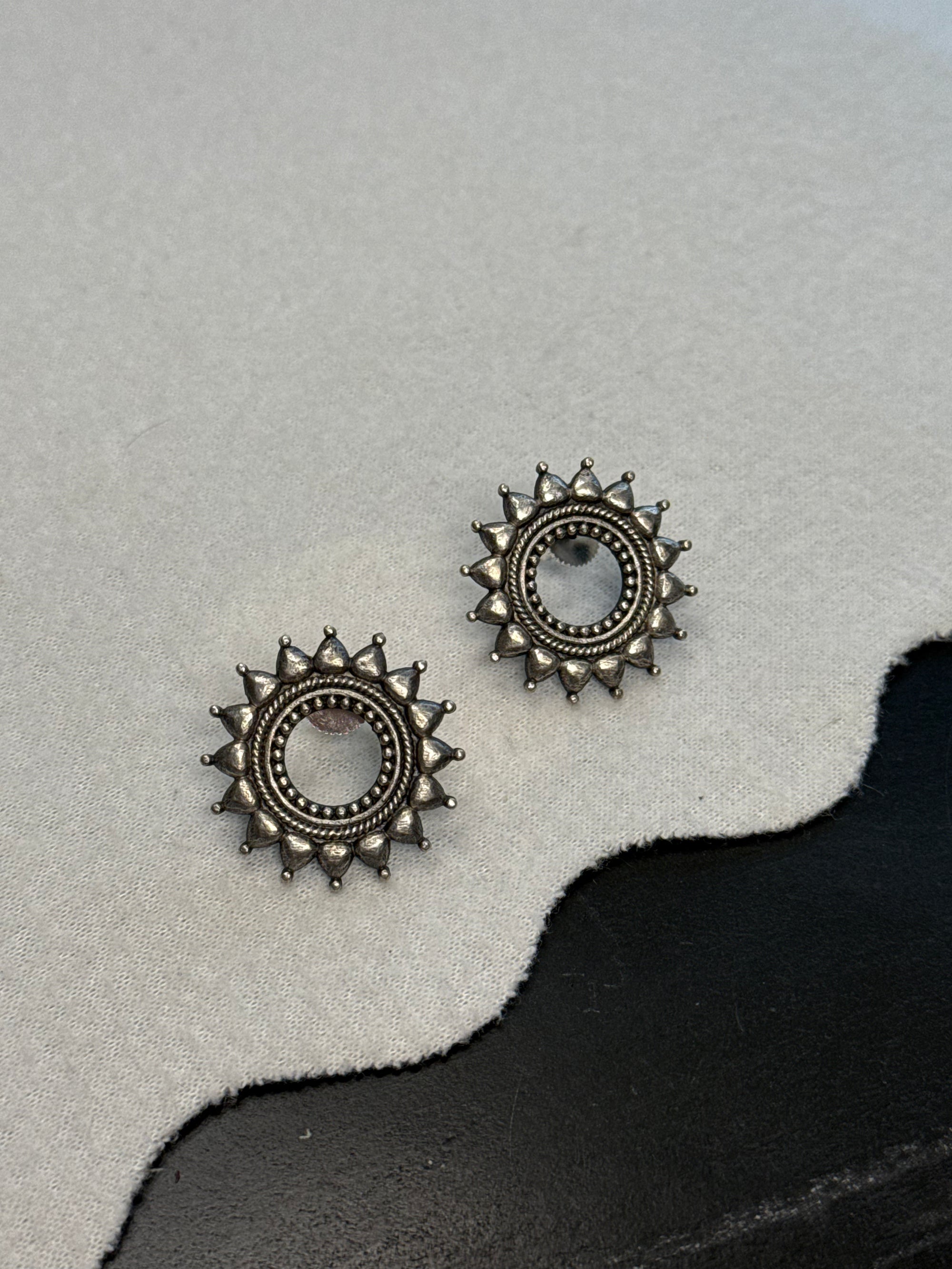 Sleek Oxidized Choker