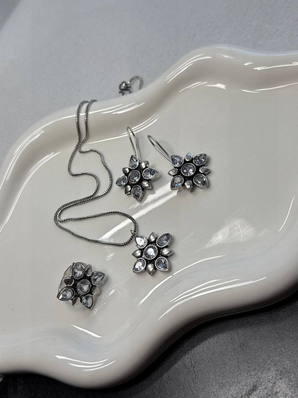 White Flower Necklace Combo