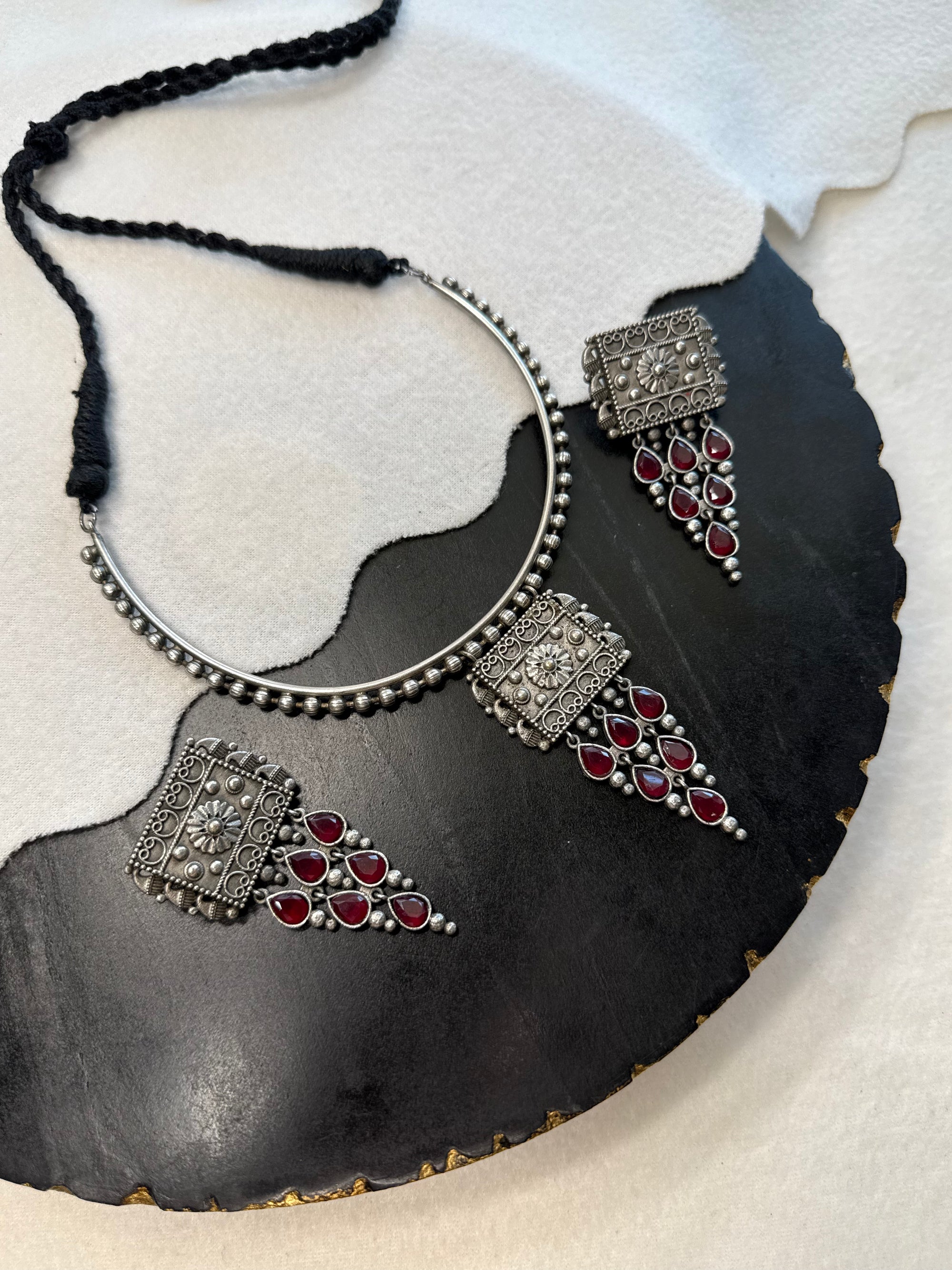 Semi-Hasli Choker - Red
