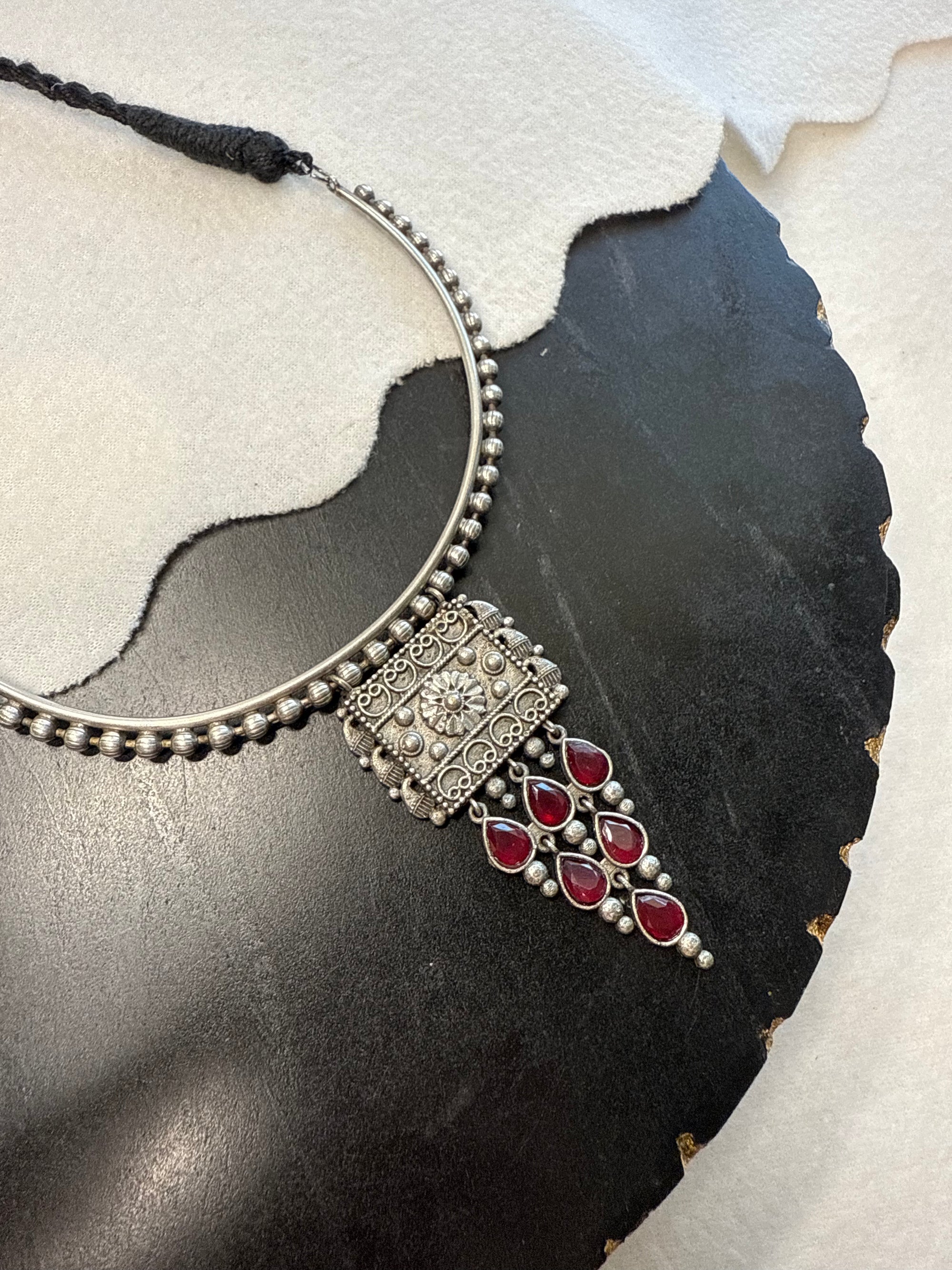Semi-Hasli Choker - Red