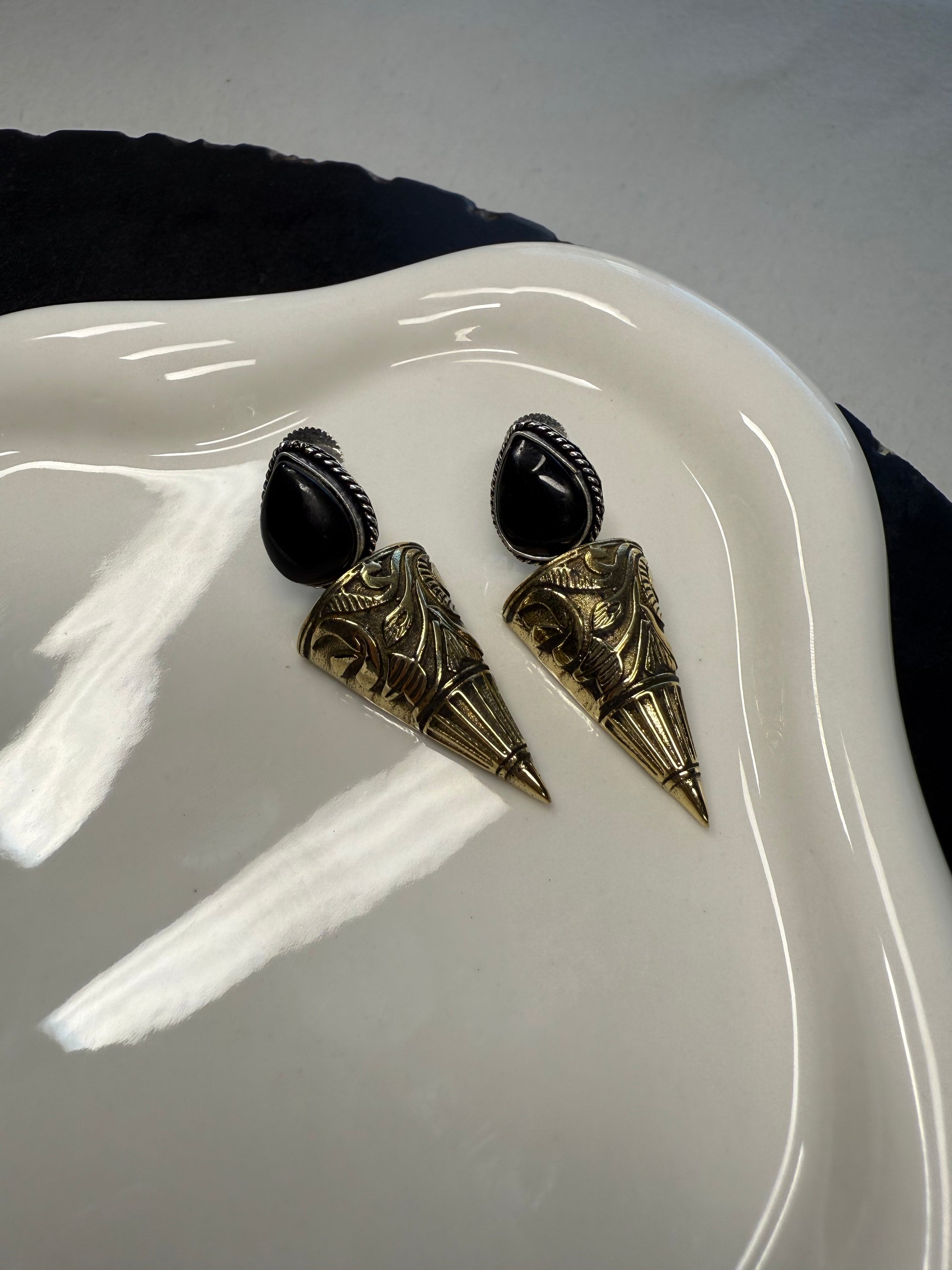 Antique - Black Tear Drop