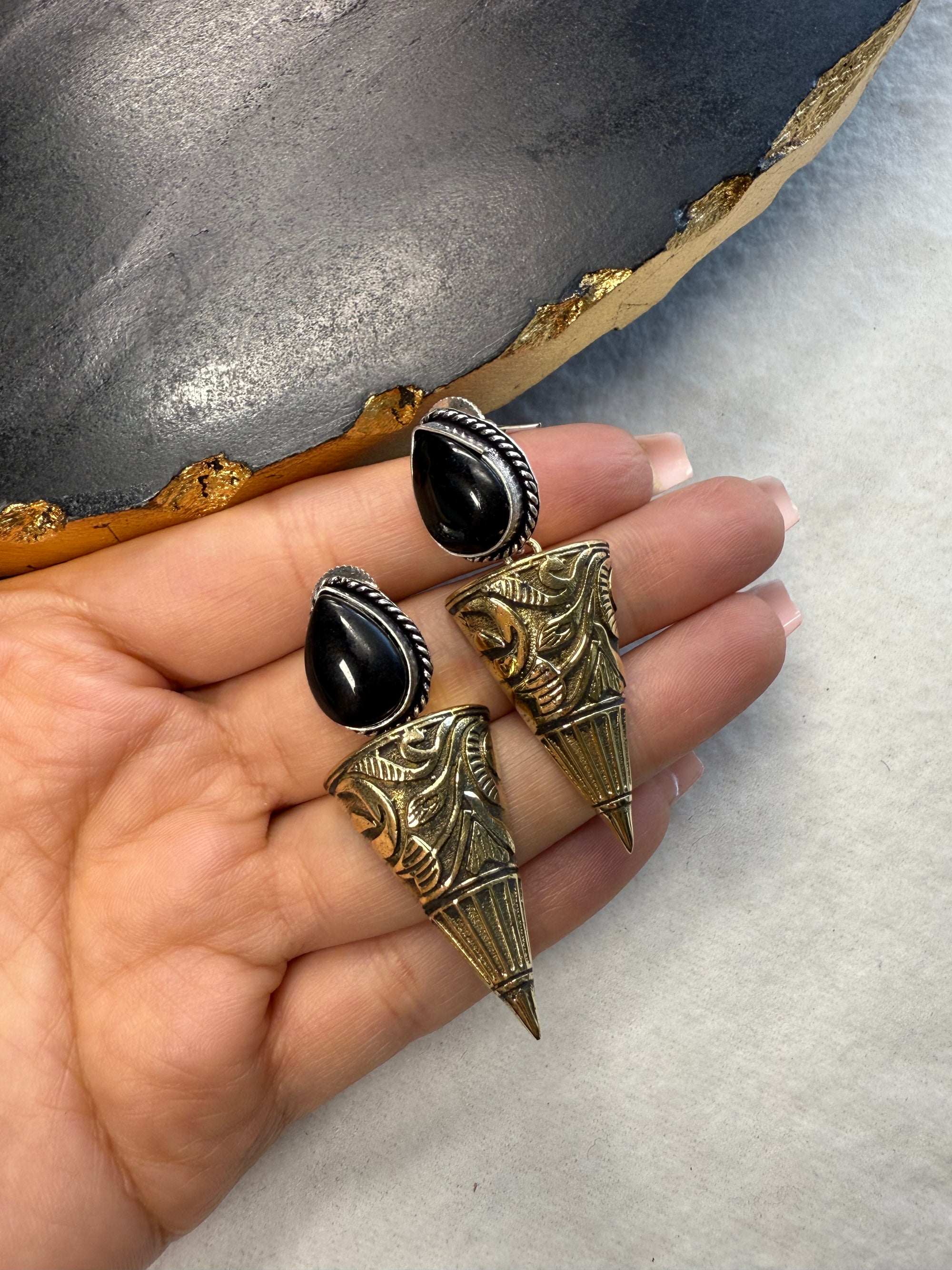 Antique - Black Tear Drop