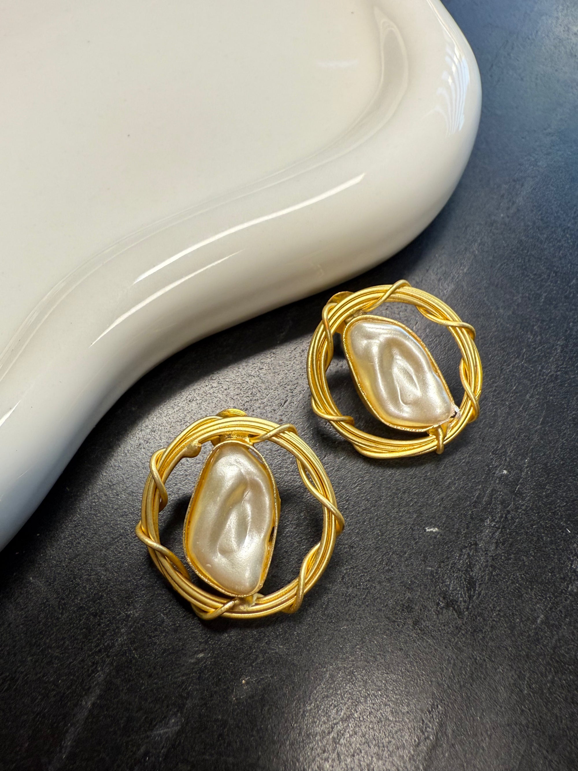 Round Studs