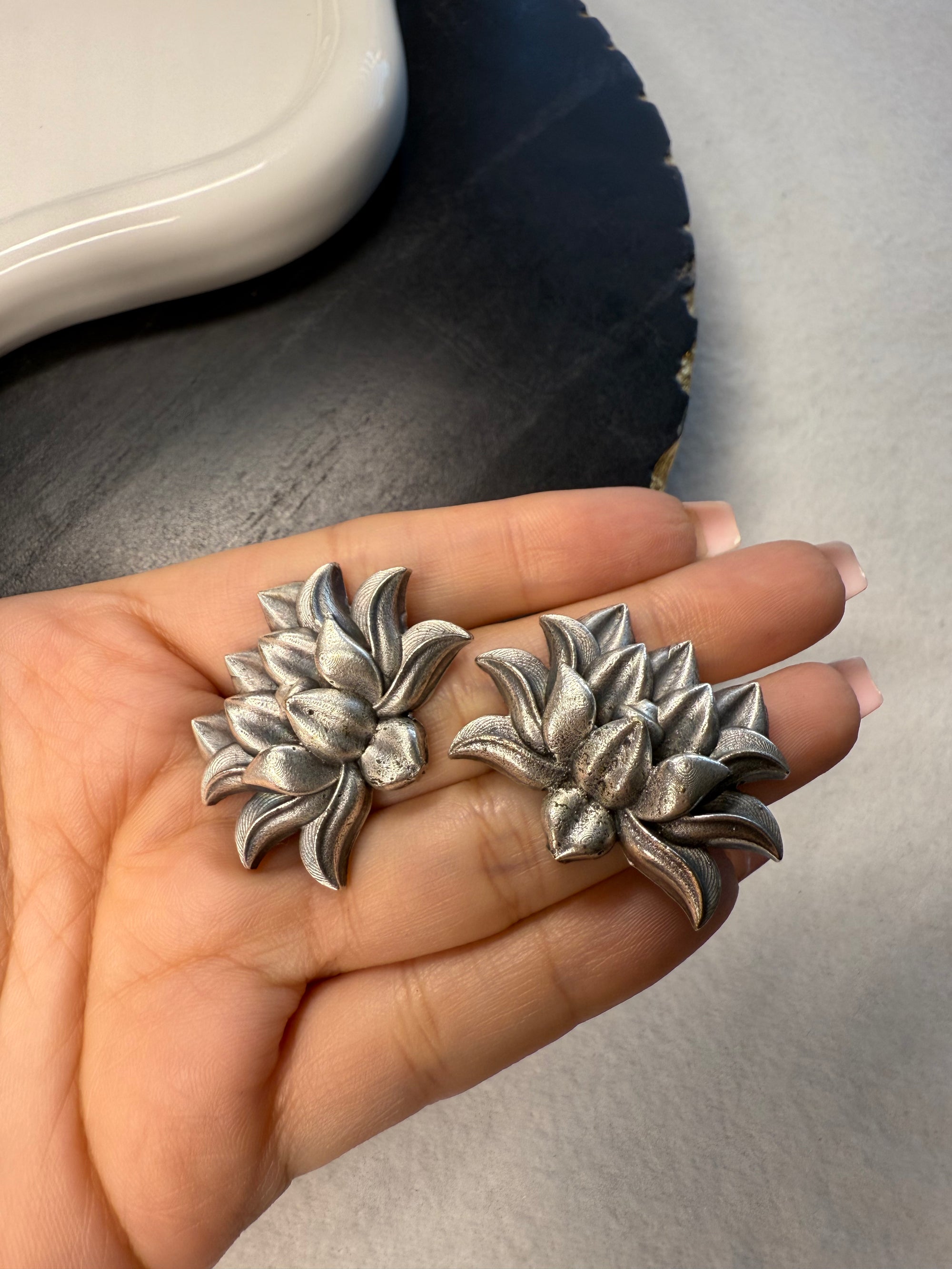 Lotus Studs