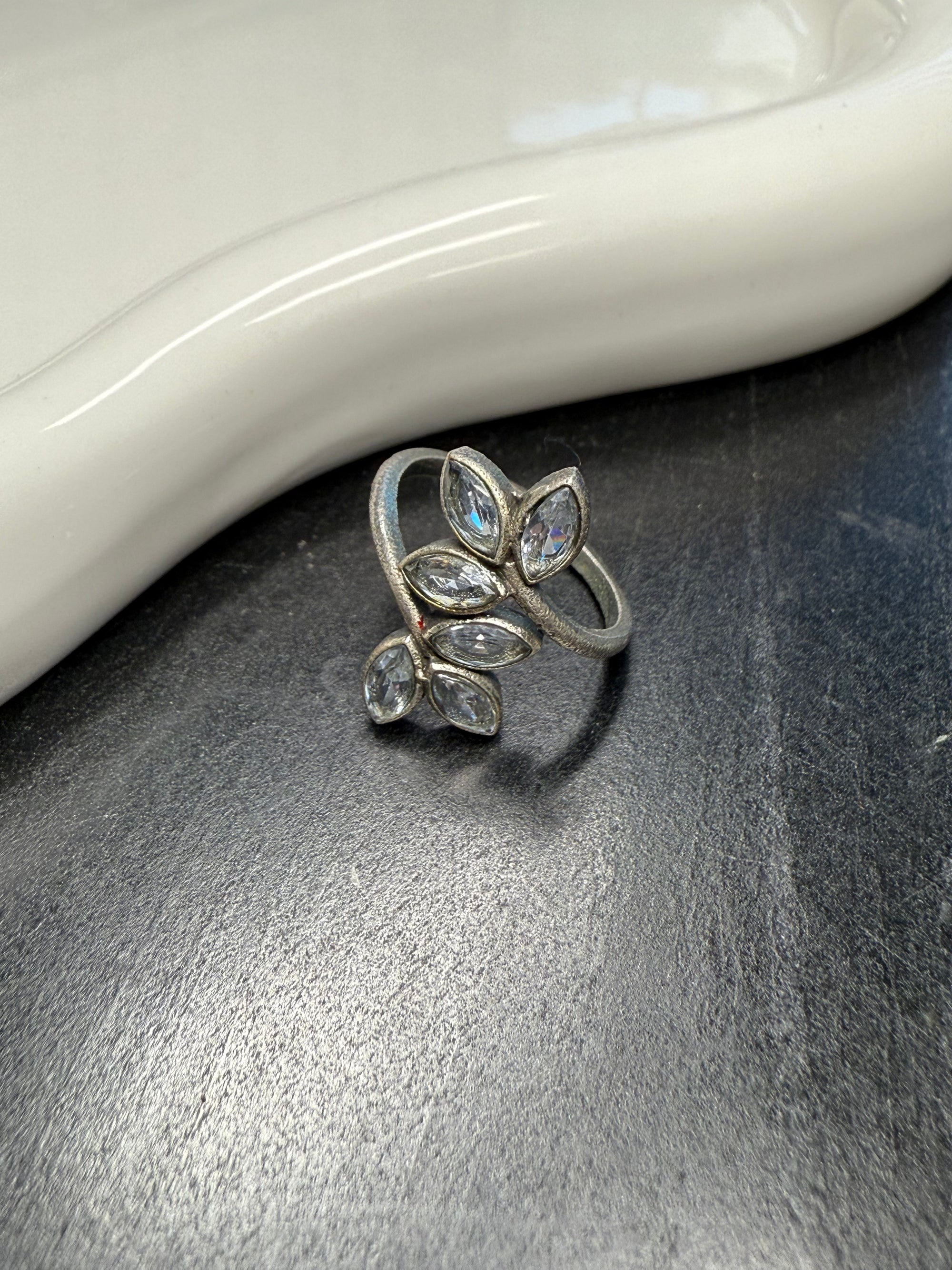 Cute Floral Ring - White