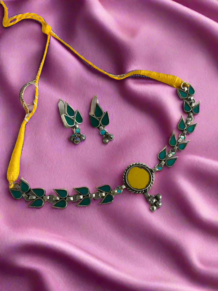 Minimal Afghani Choker