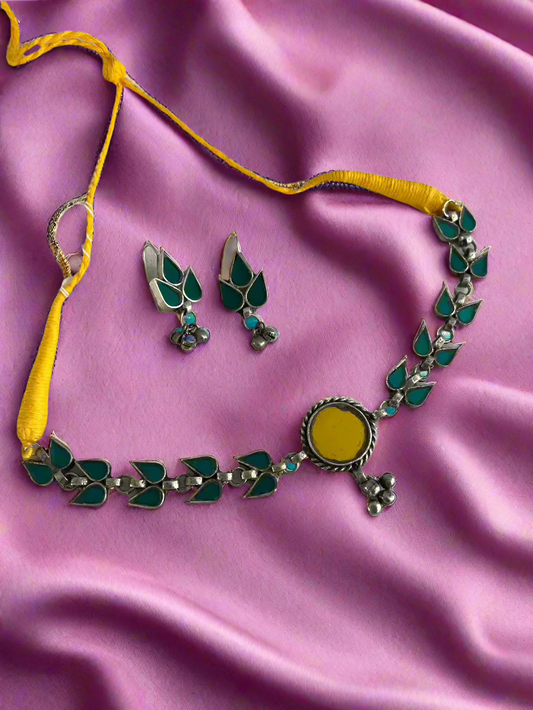 Minimal Afghani Choker