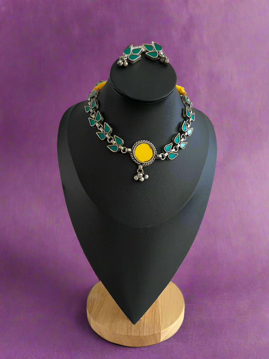 Minimal Afghani Choker