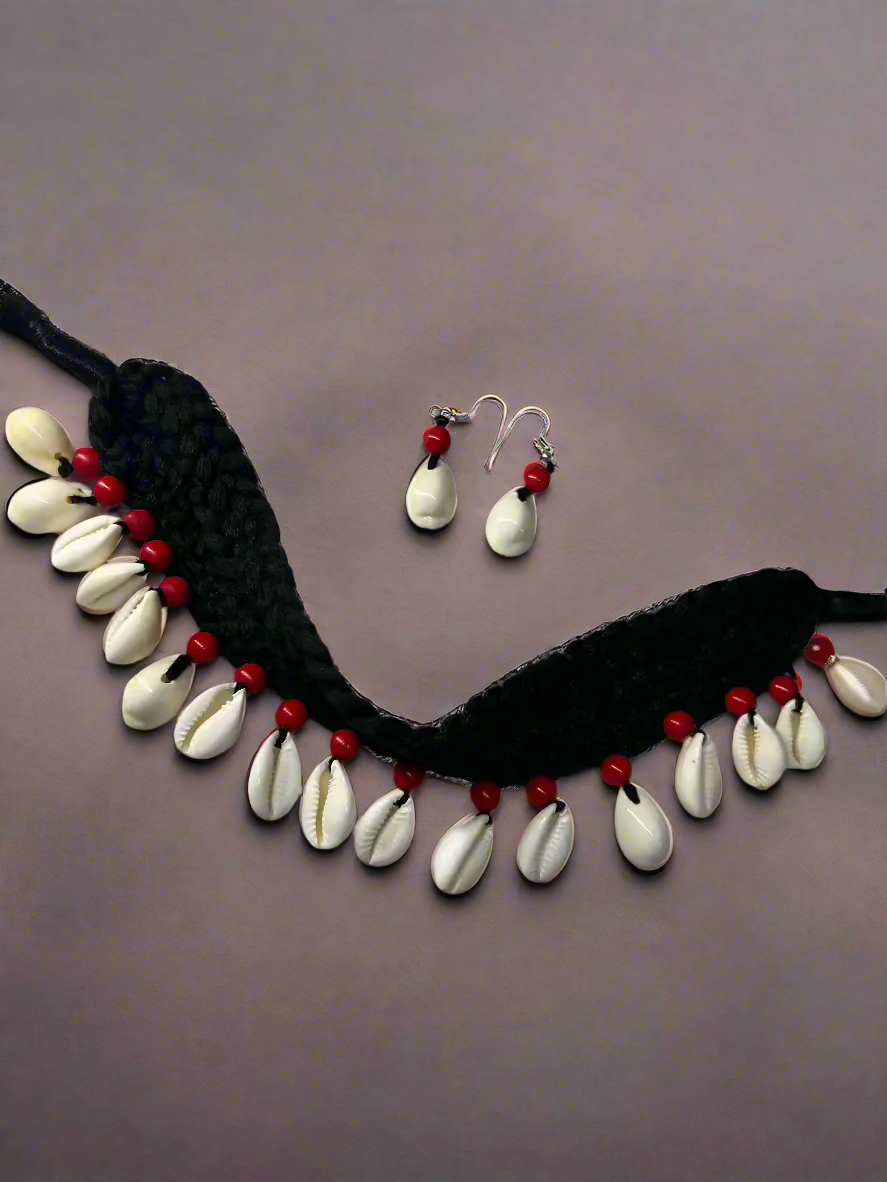 Thread Shells Choker