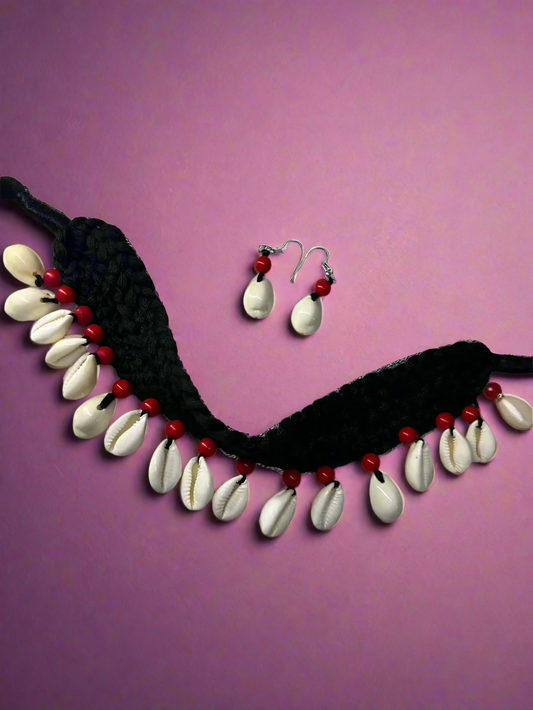 Thread Shells Choker