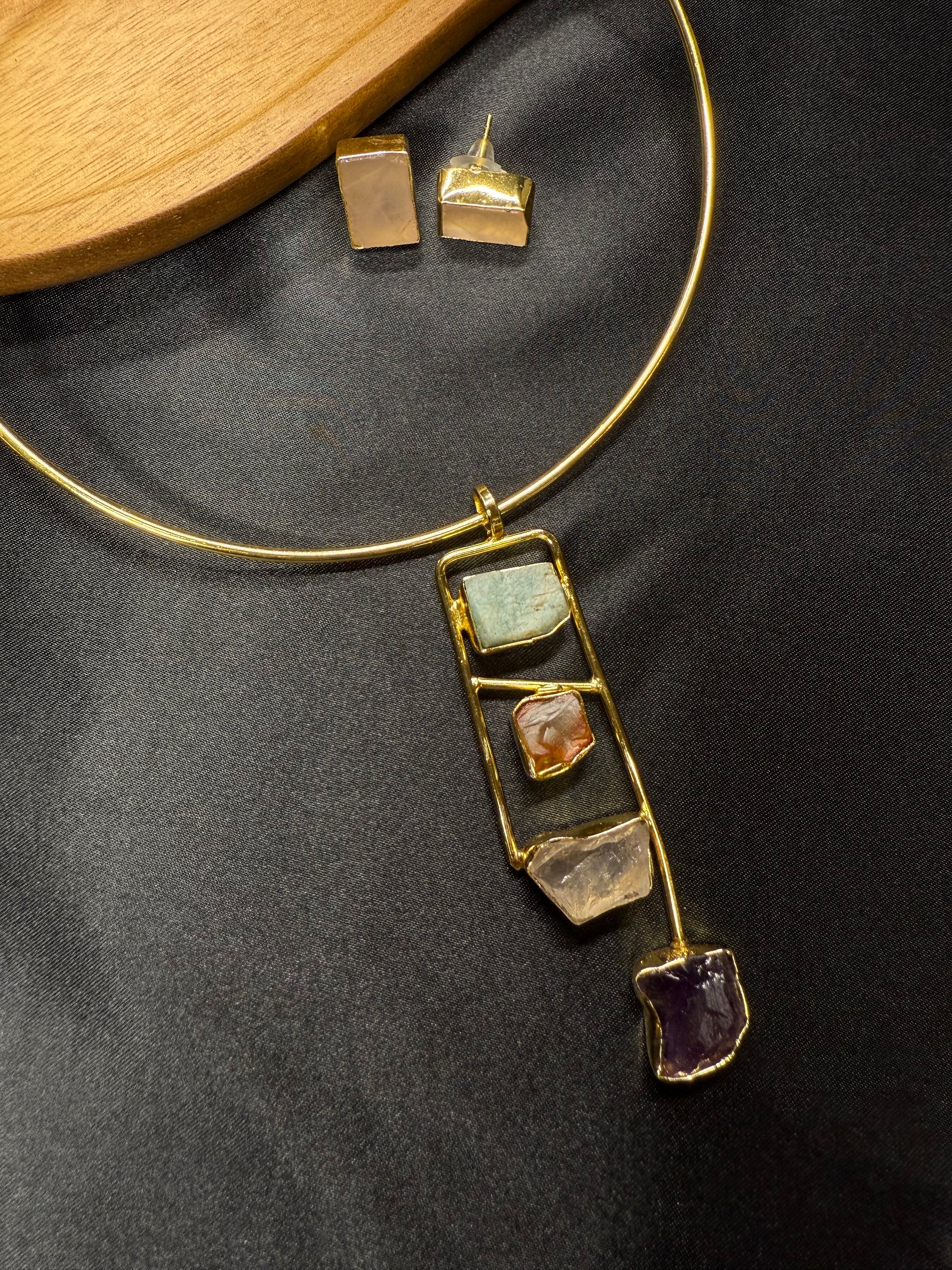 Stone Hanging Hasli & Earrings