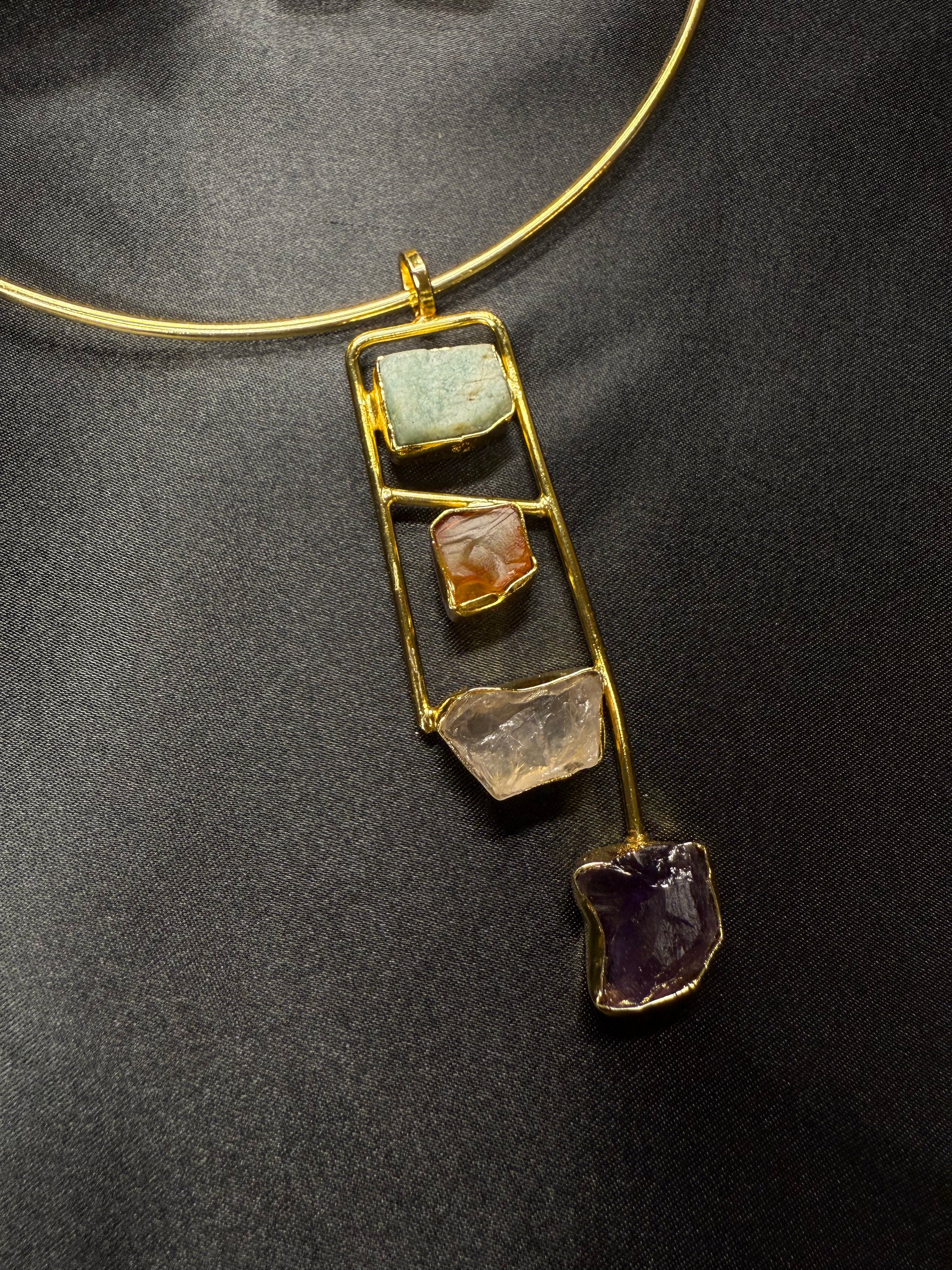 Stone Hanging Hasli & Earrings