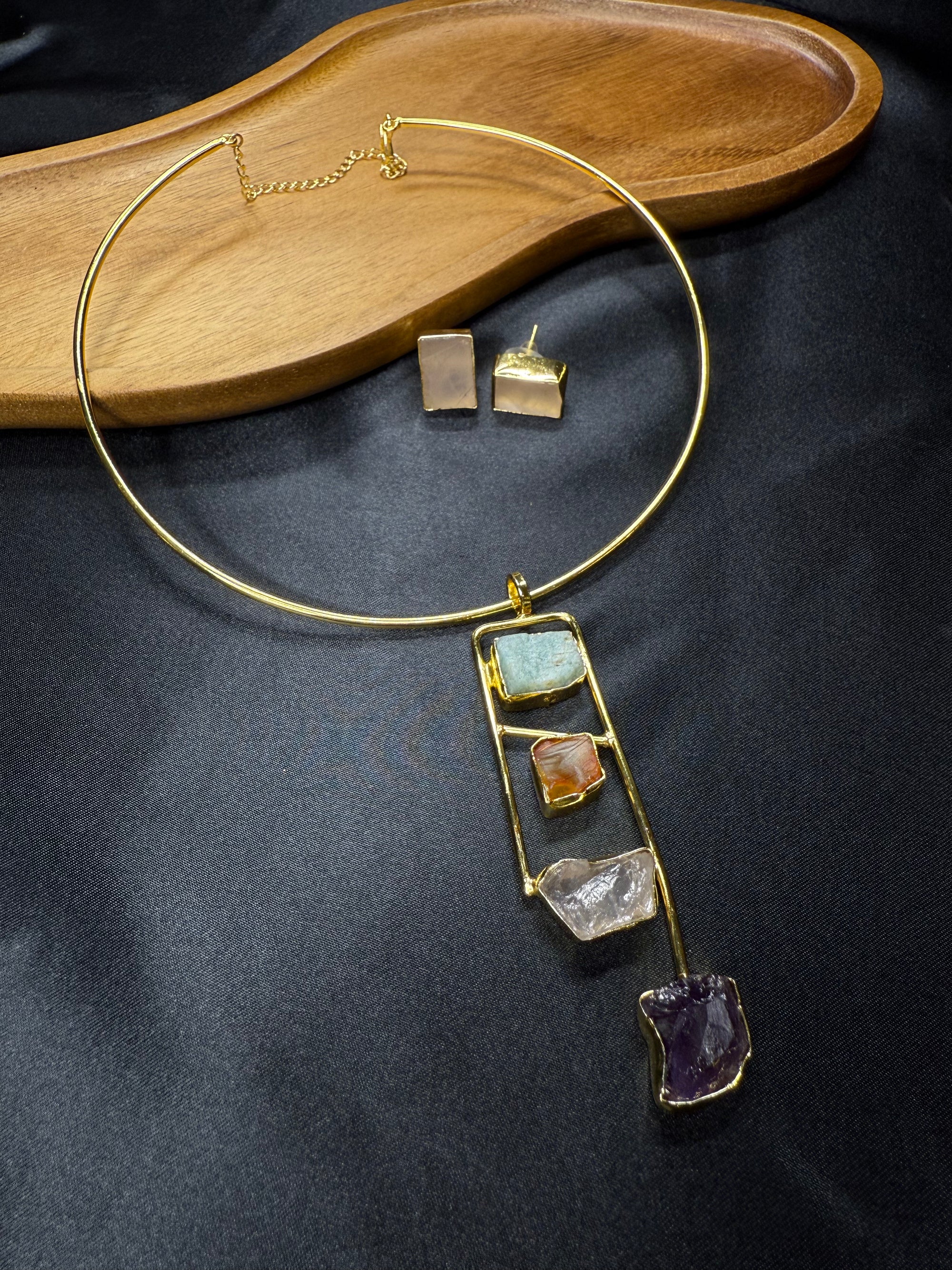 Stone Hanging Hasli & Earrings