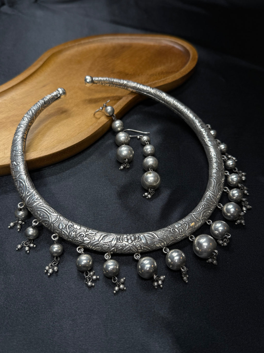 Silver Elegant Hasli & Earrings