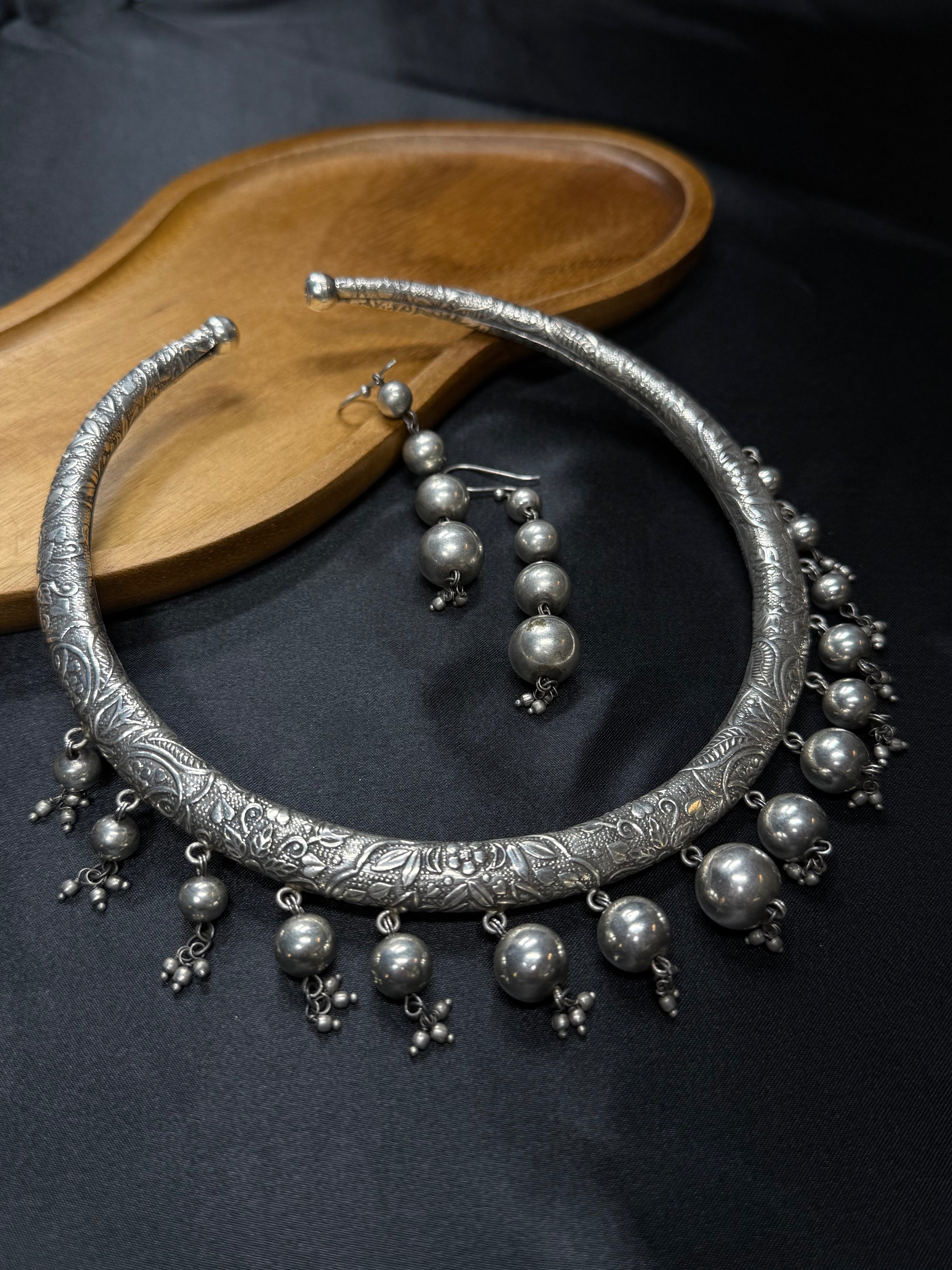 Silver Elegant Hasli & Earrings