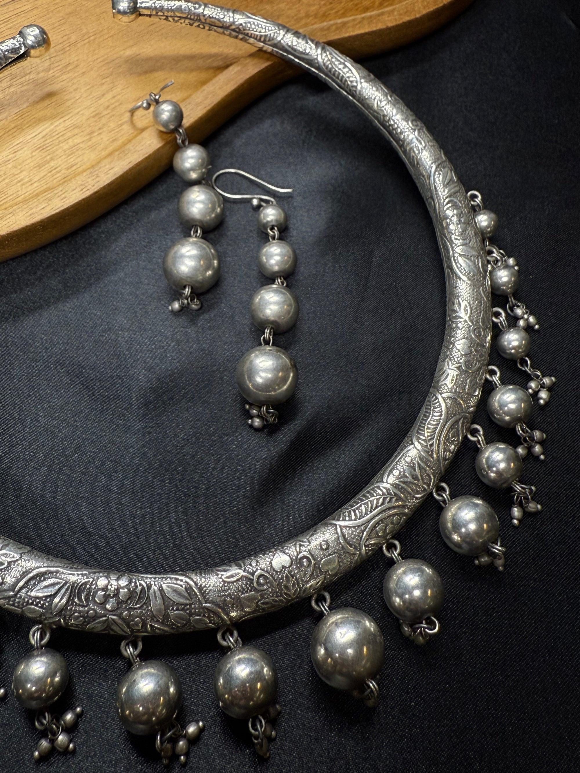 Silver Elegant Hasli & Earrings