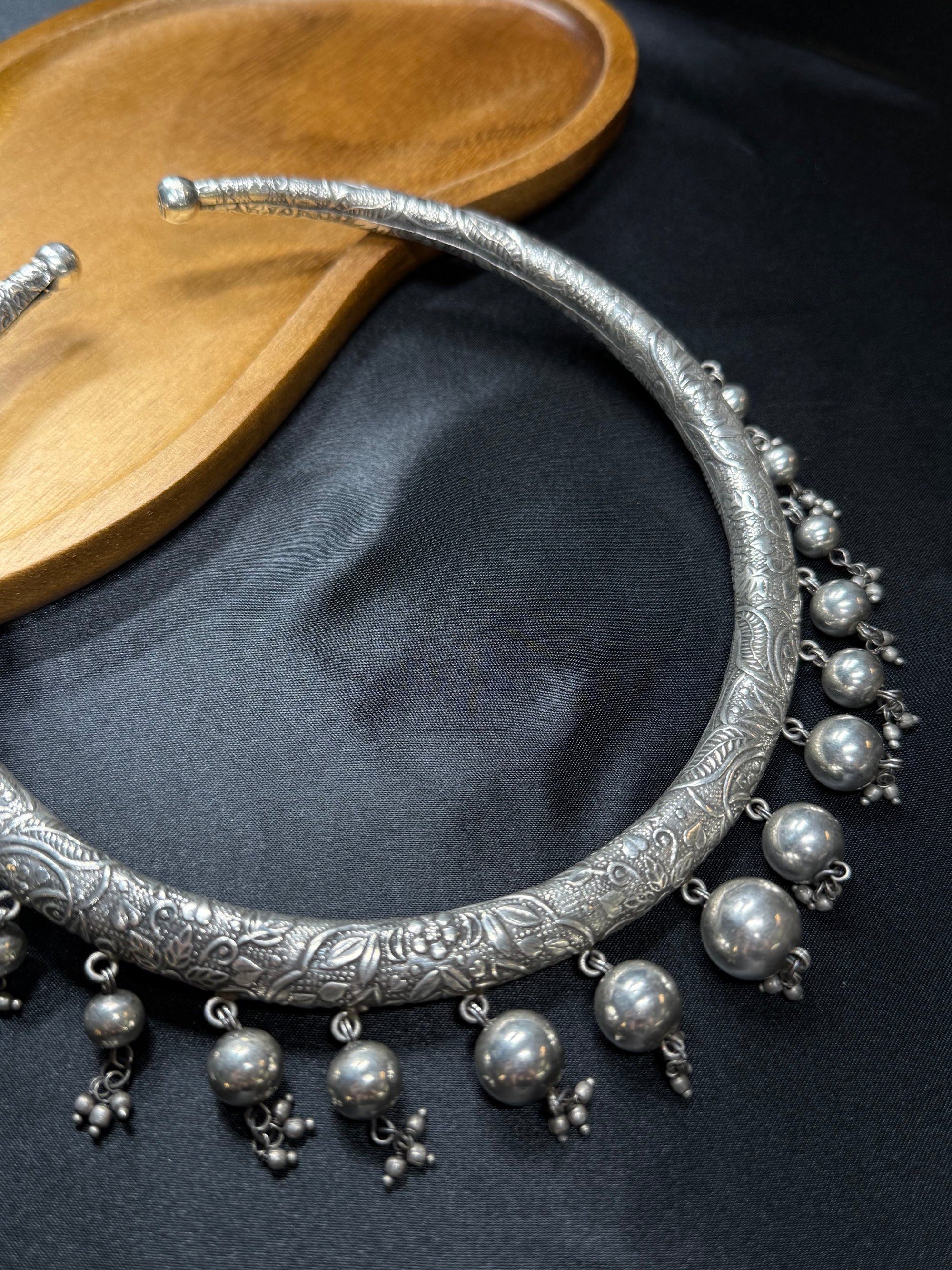 Silver Elegant Hasli & Earrings