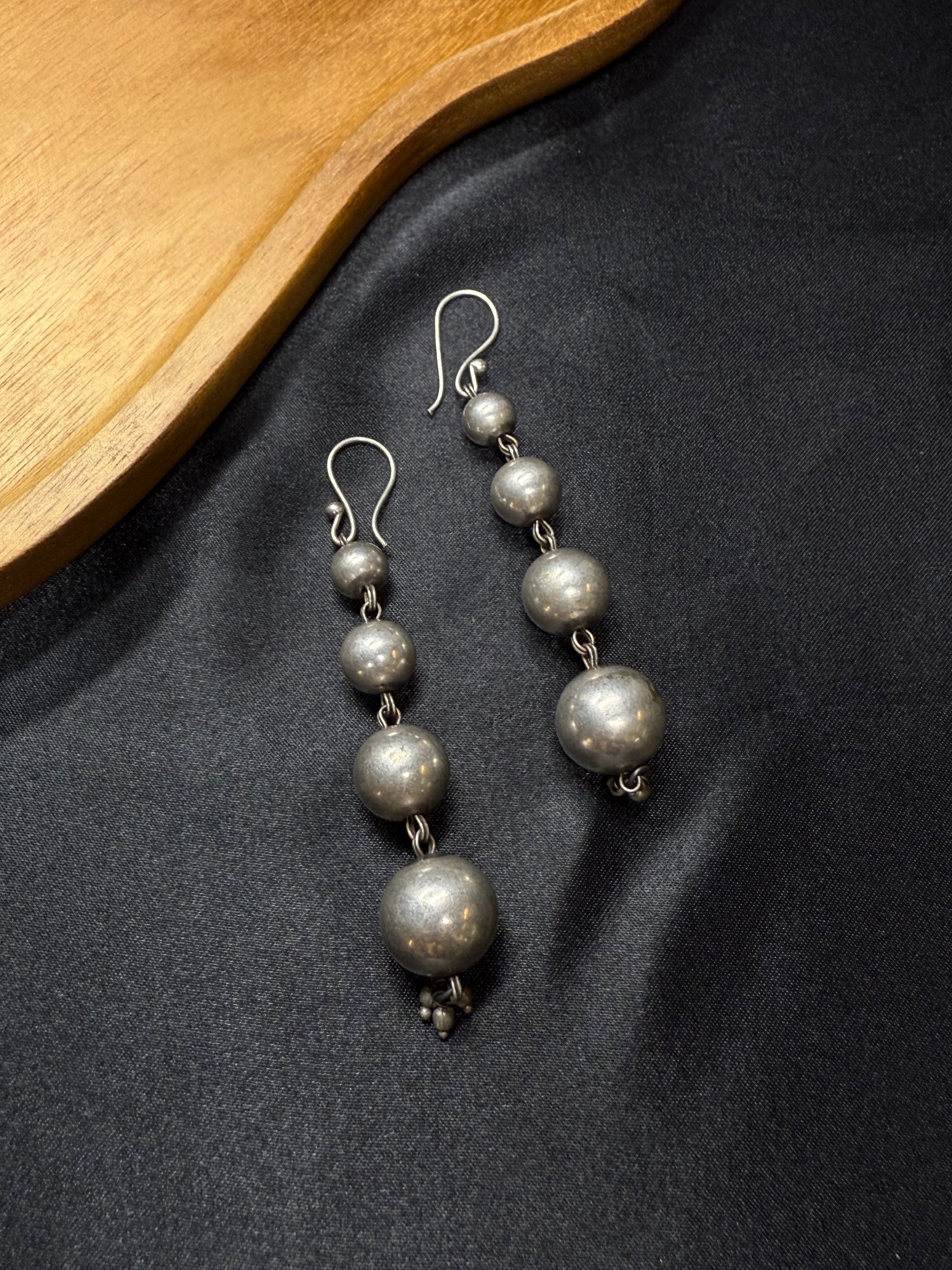 Silver Elegant Hasli & Earrings