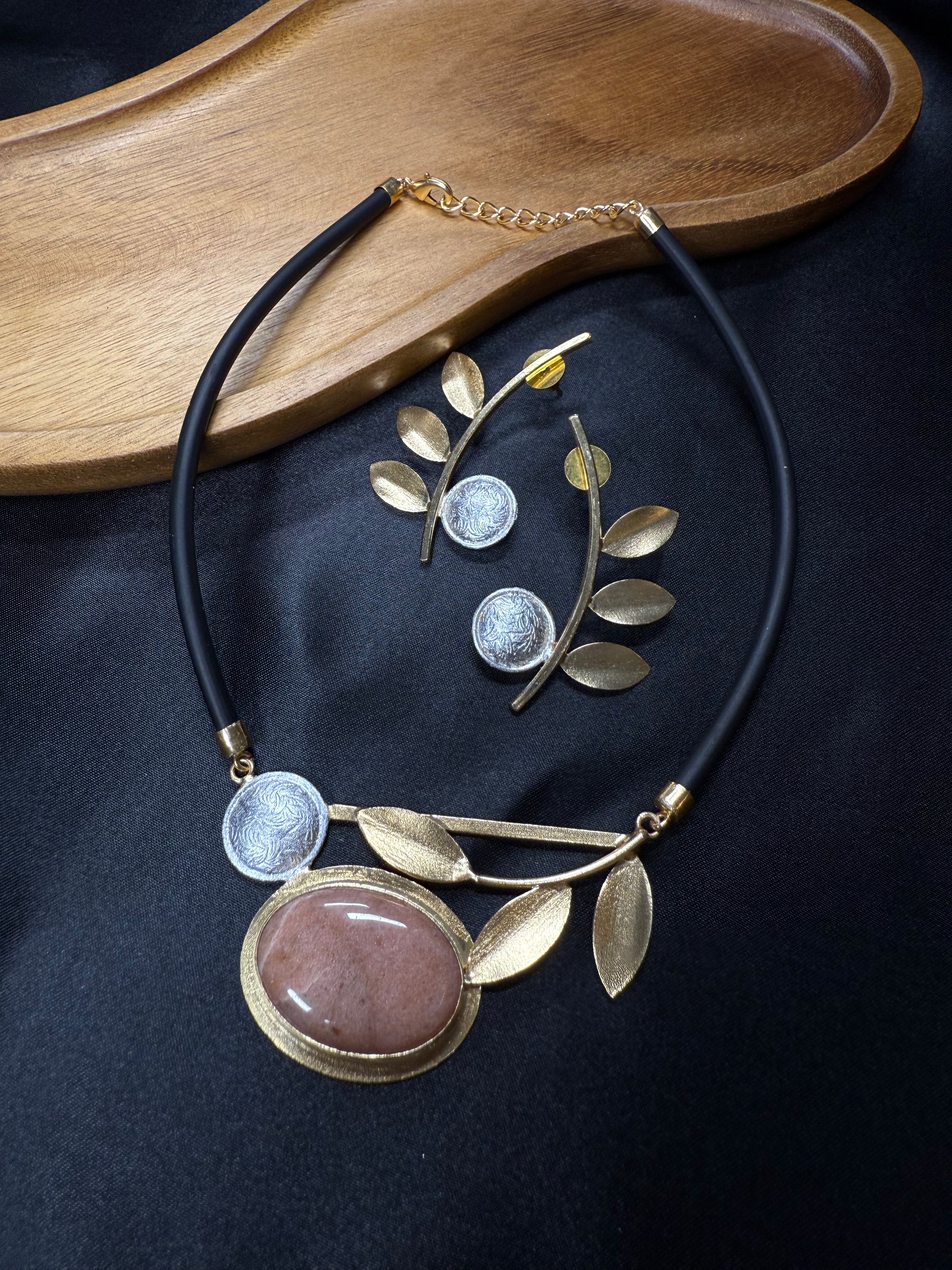 Black Gold Stunning Necklace