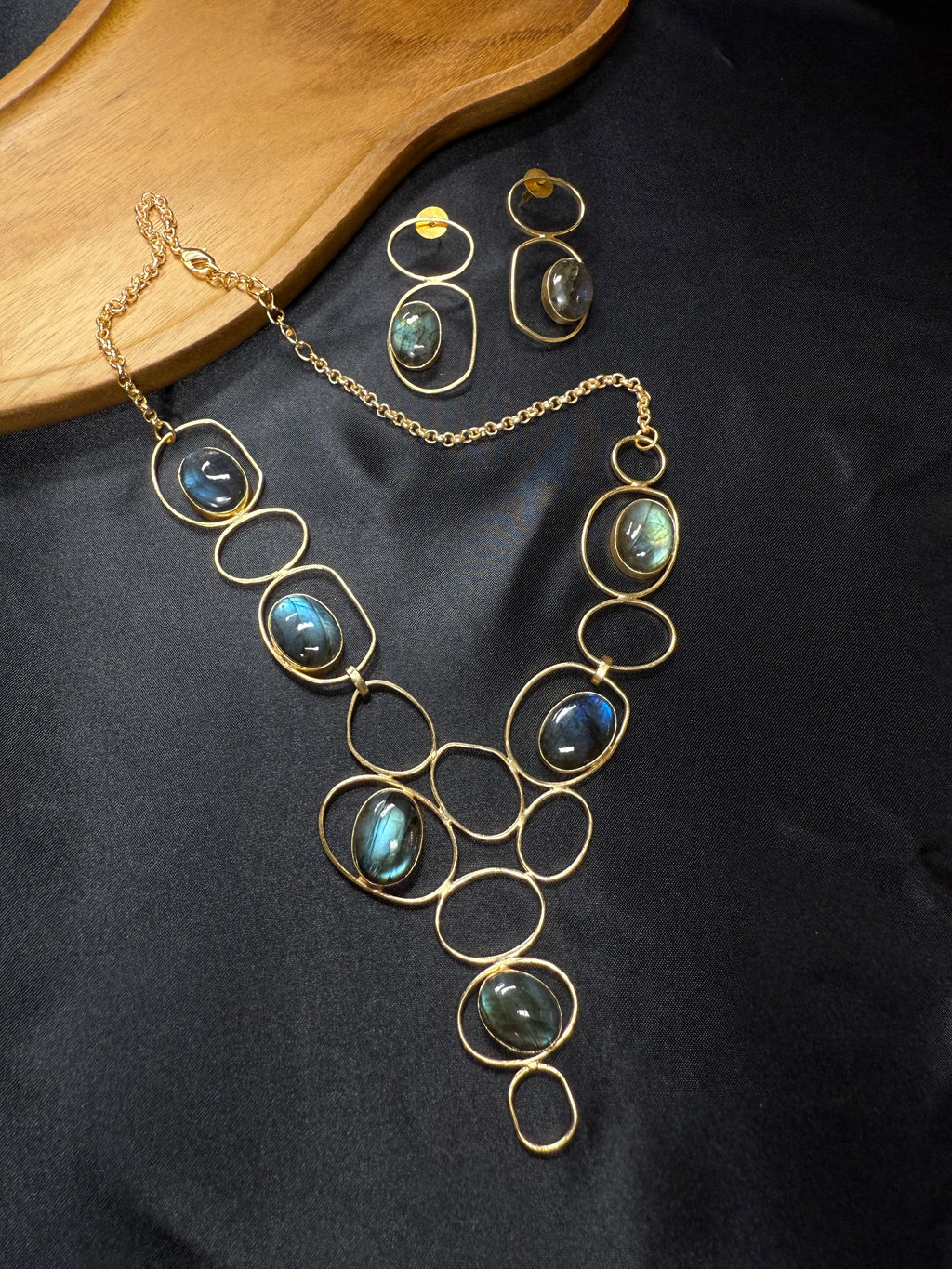 Beautiful Stone Design Necklace