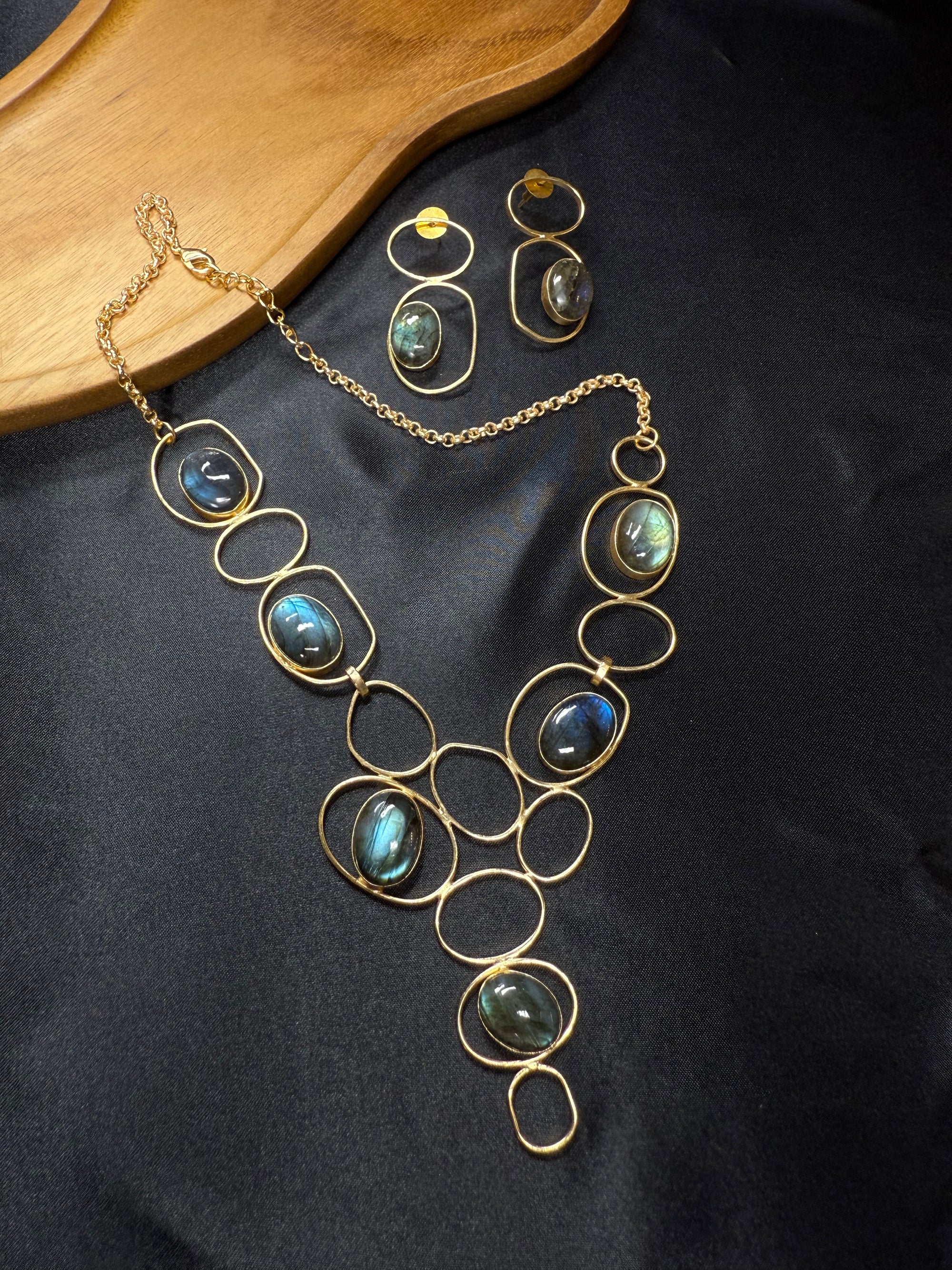 Beautiful Stone Design Necklace