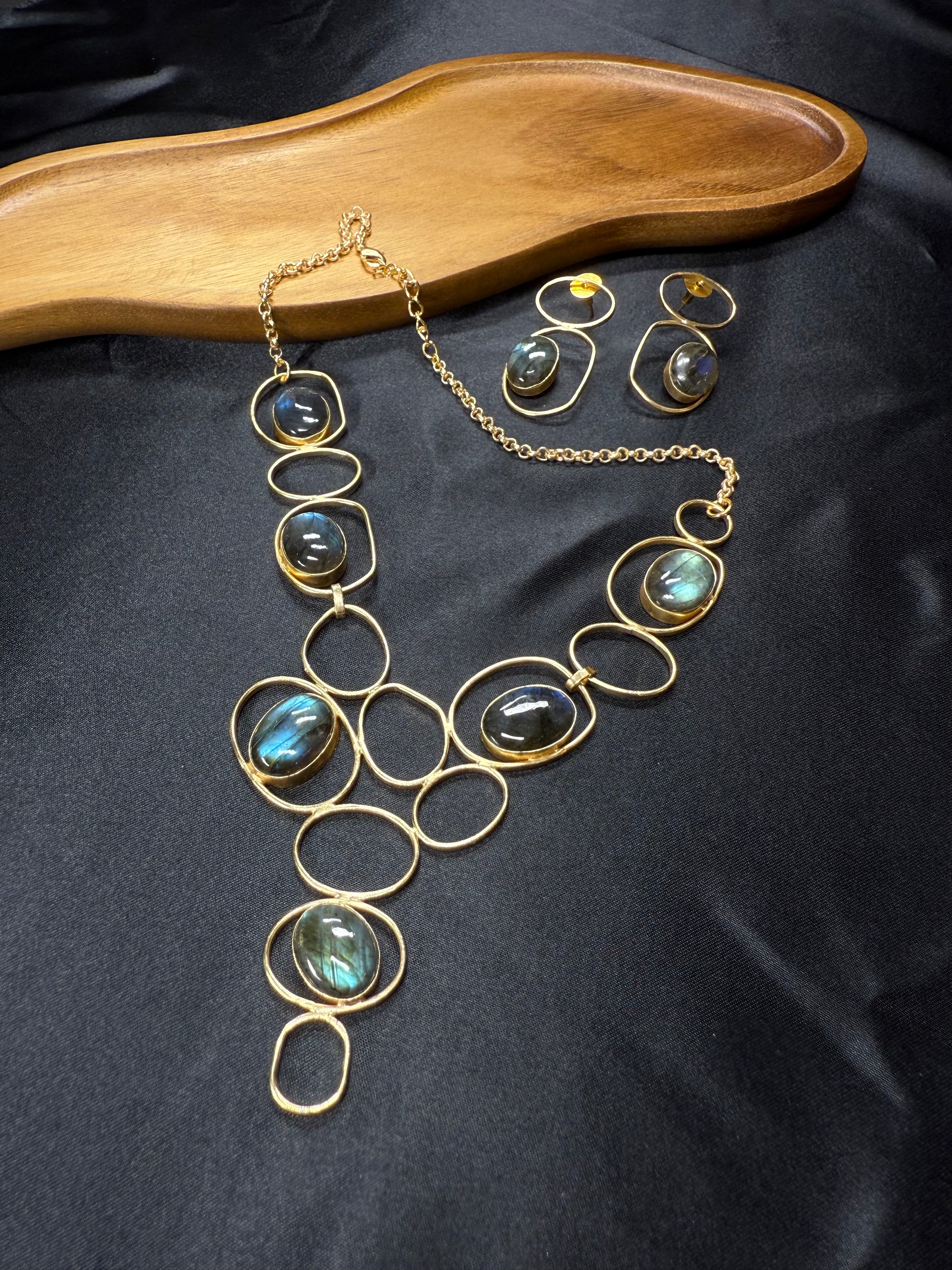 Beautiful Stone Design Necklace