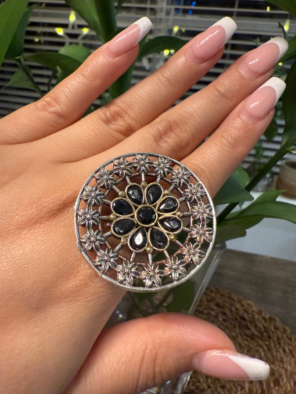 Floral Round Ring - Black