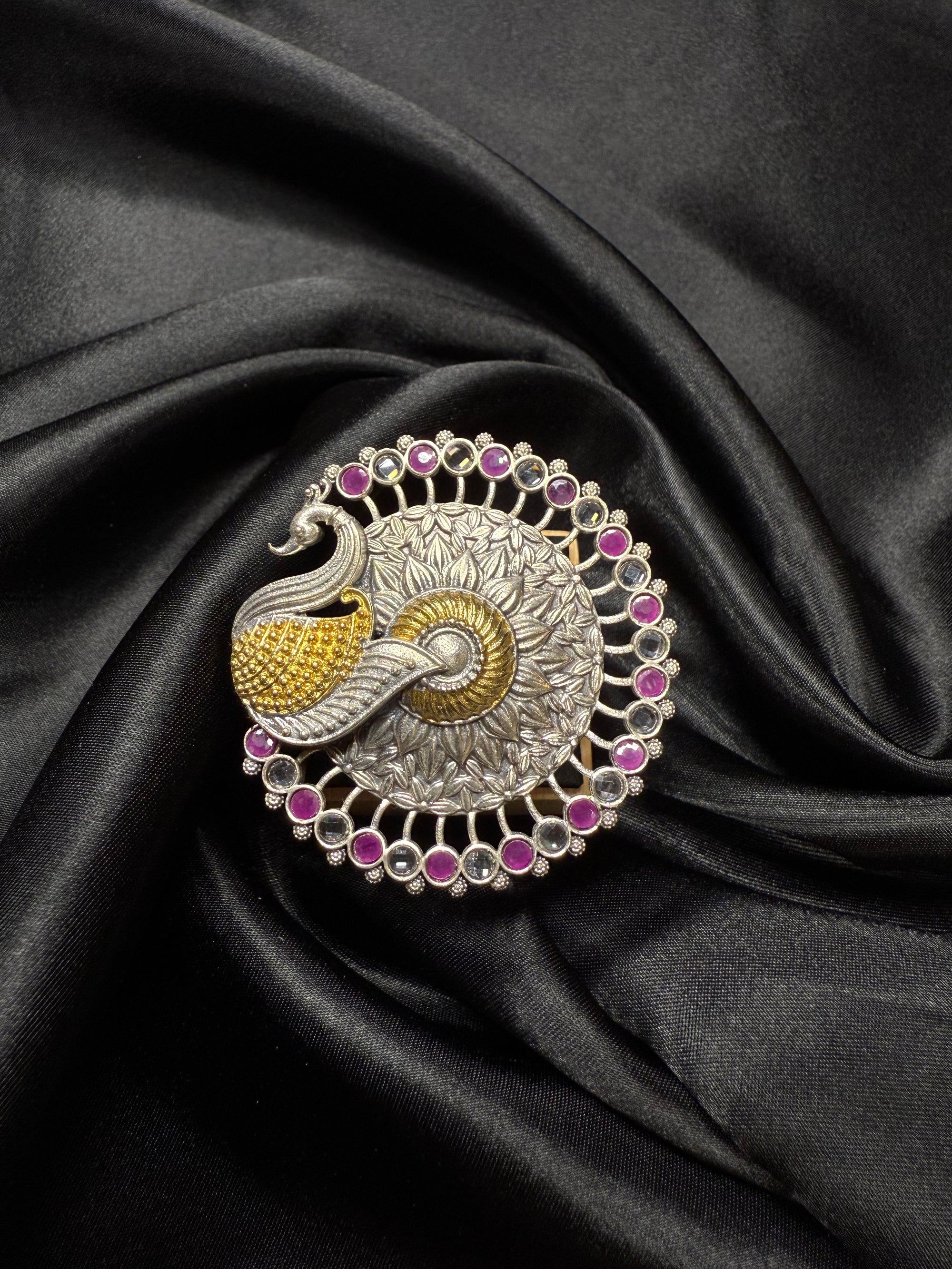 Swan Round Ring
