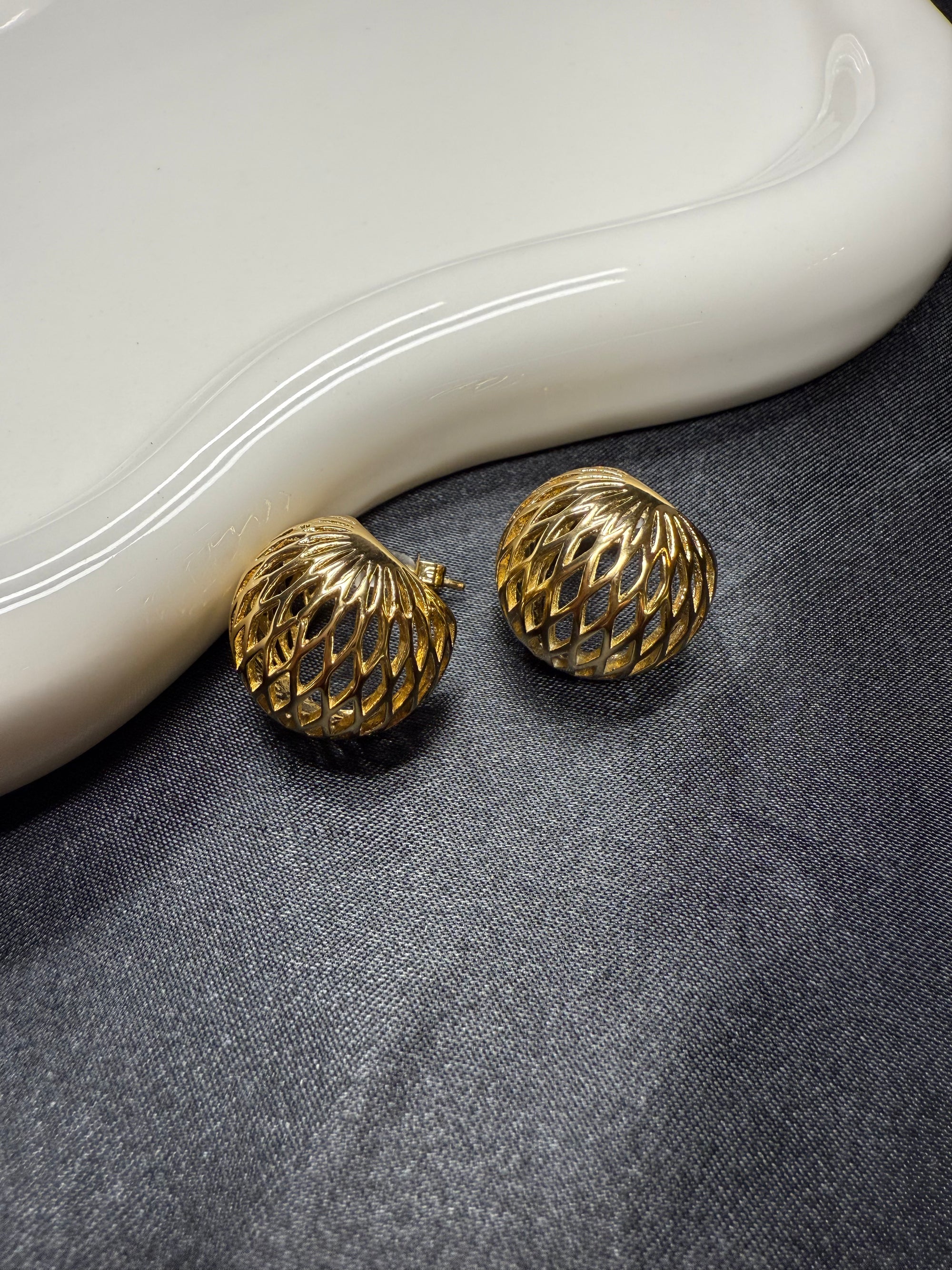 Round Studs