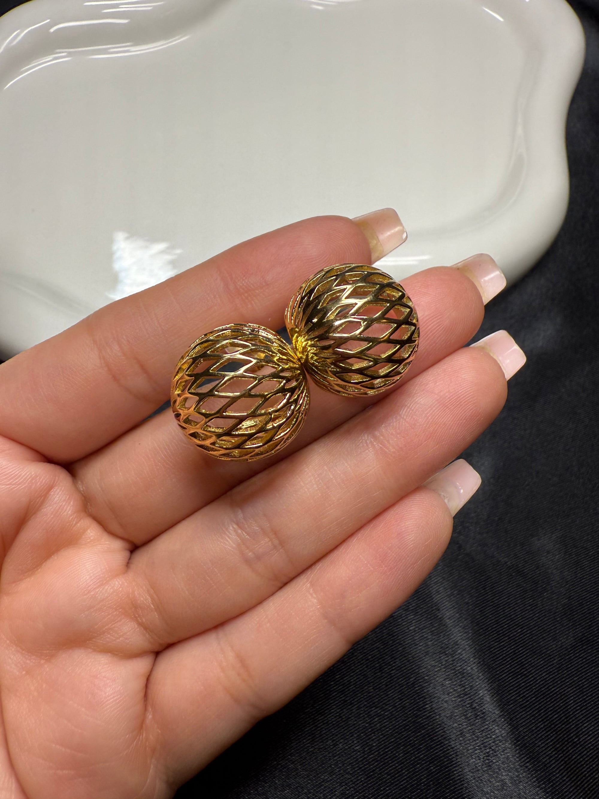 Round Studs