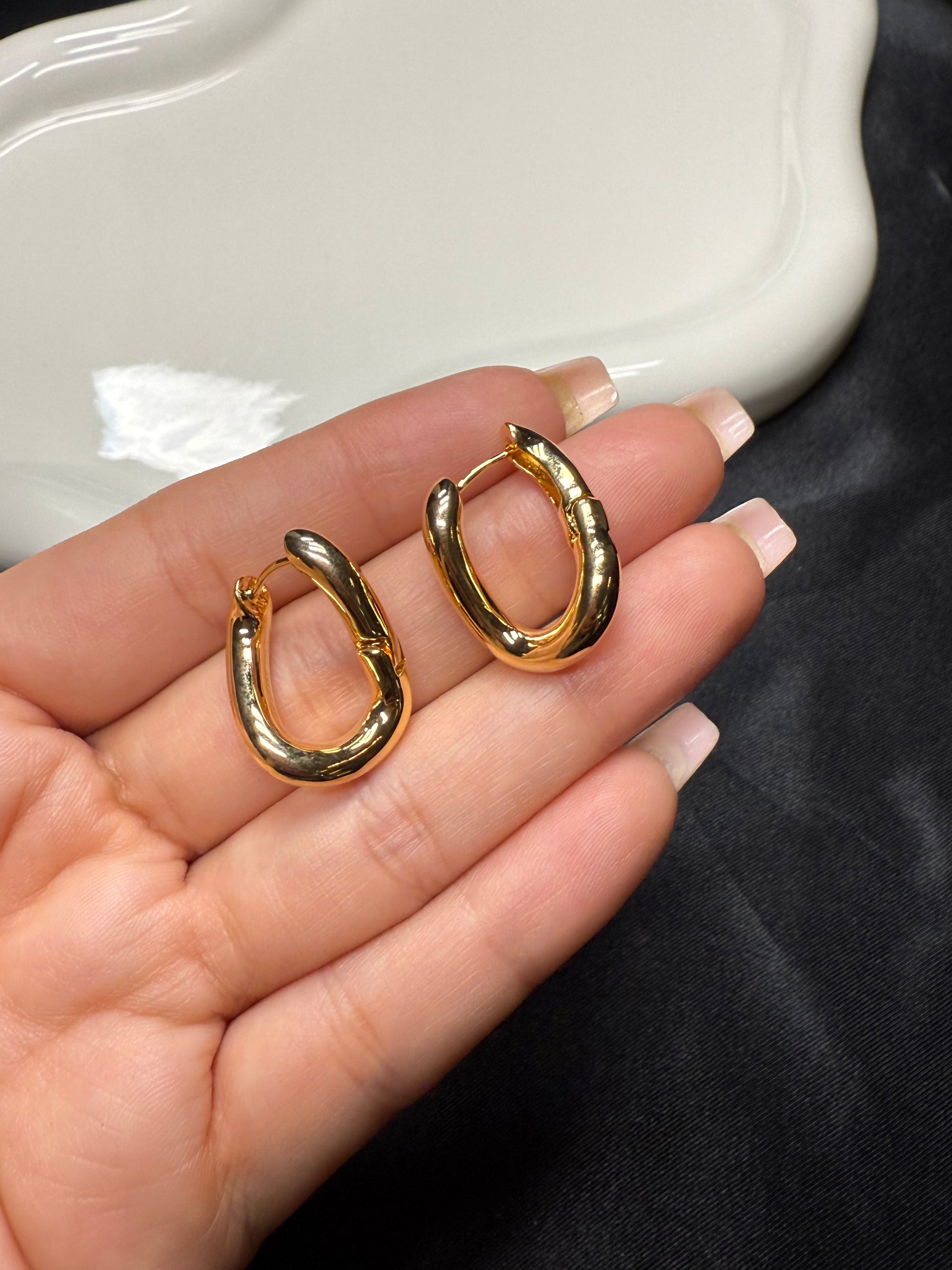 U Shaped Studs