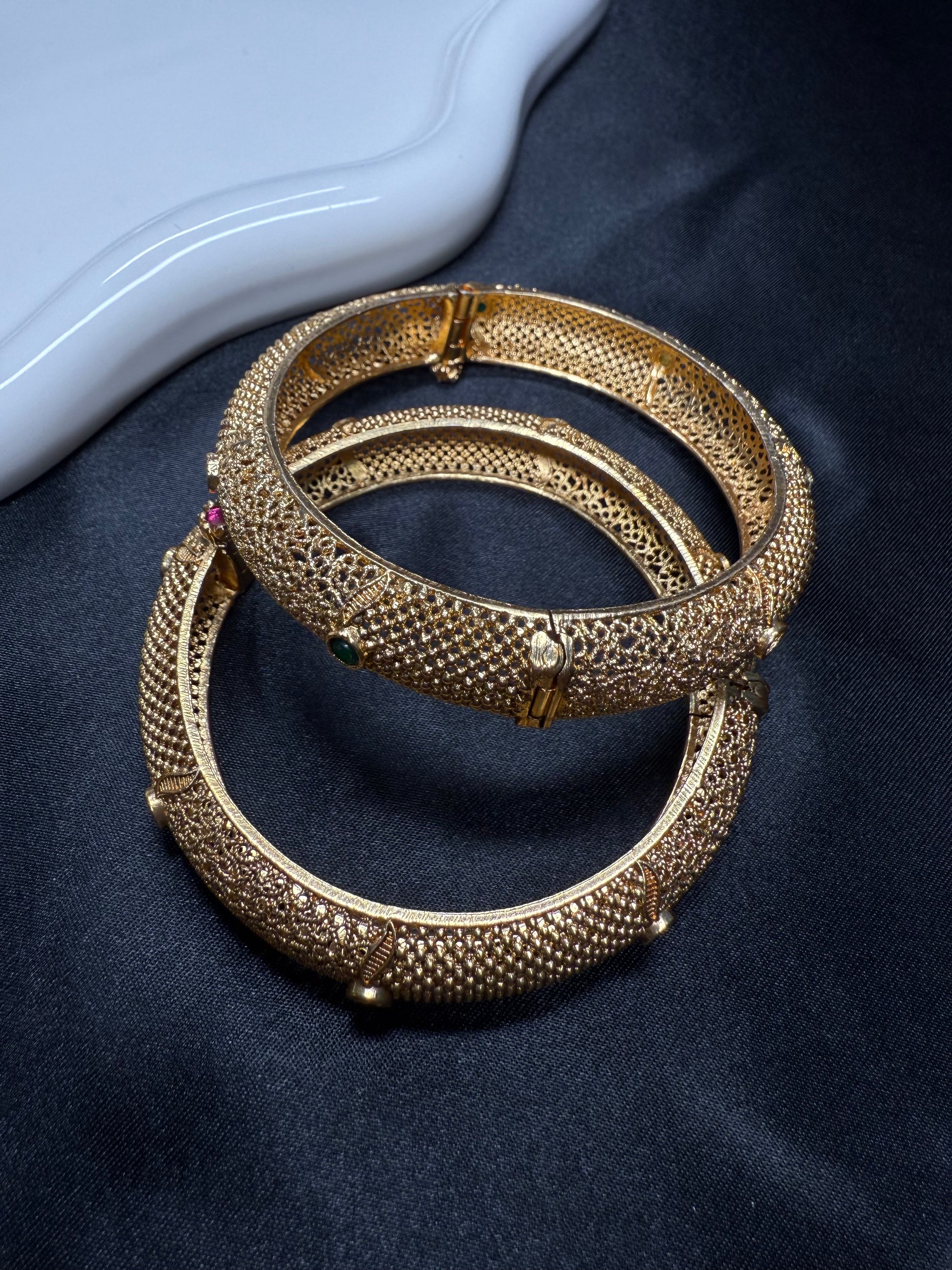 Antique Net Kada - 2.6"