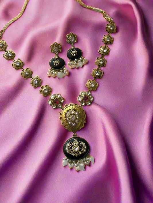 The Queen's Necklace