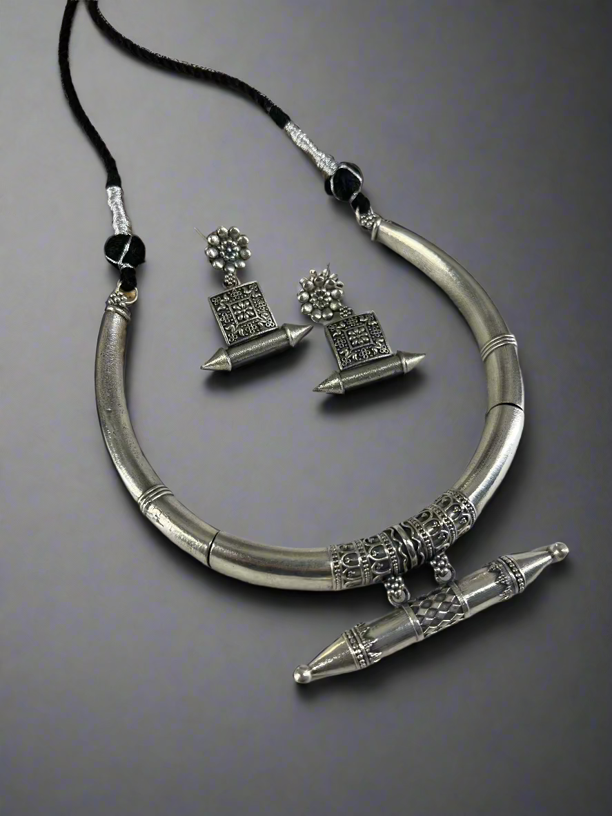 Thick Silver Hasli
