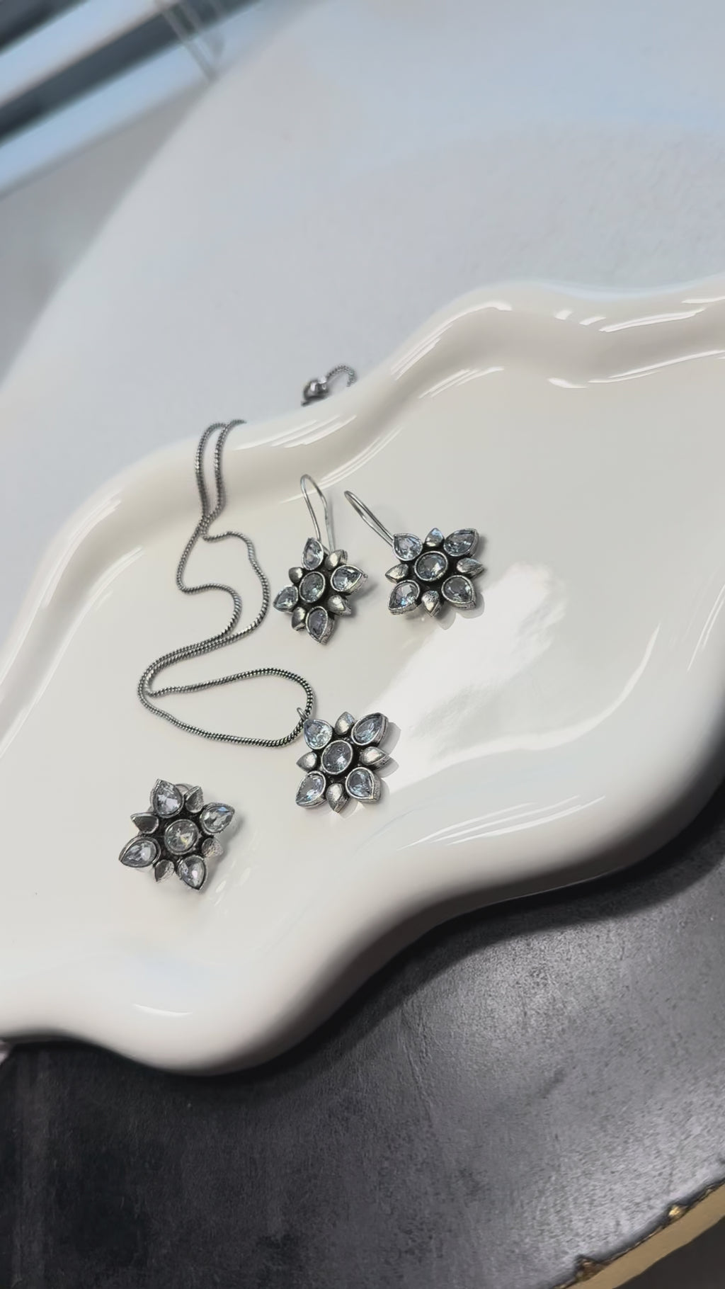 White Flower Necklace Combo