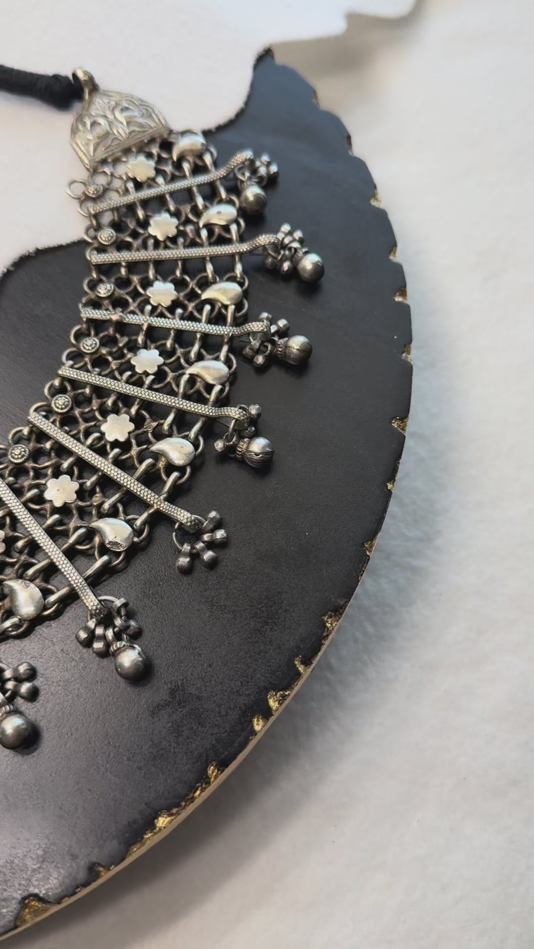 Jaali Oxidized Choker